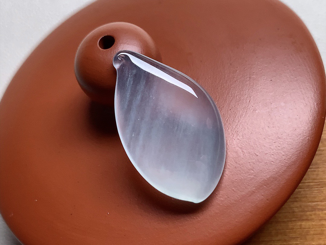 冰福瓜 种水很好，冰透起胶感，尺寸23*14*4.2..