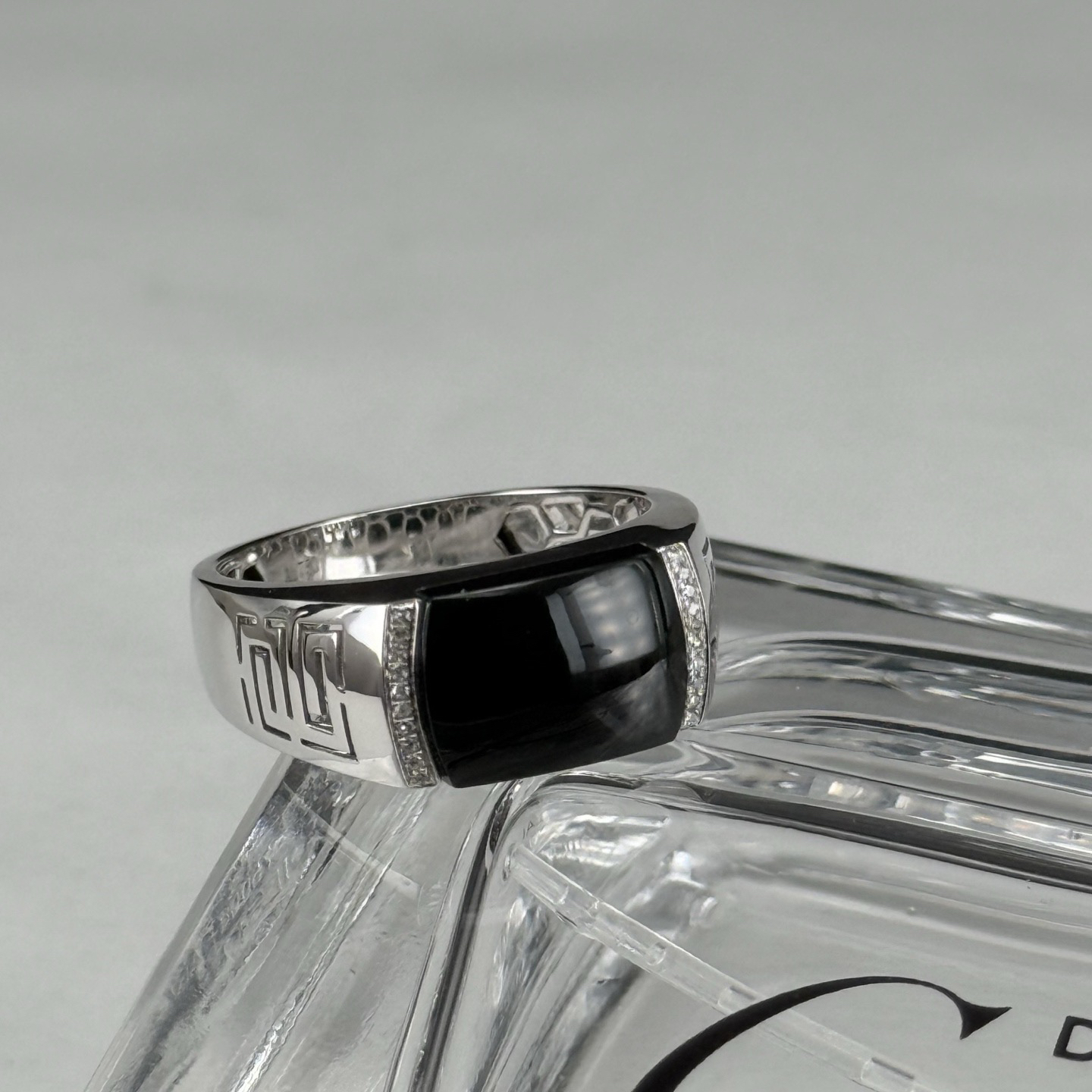 精品18k墨翠马鞍男戒 种好色正 黑度极好 打灯通透 油性十足  尺寸11.6