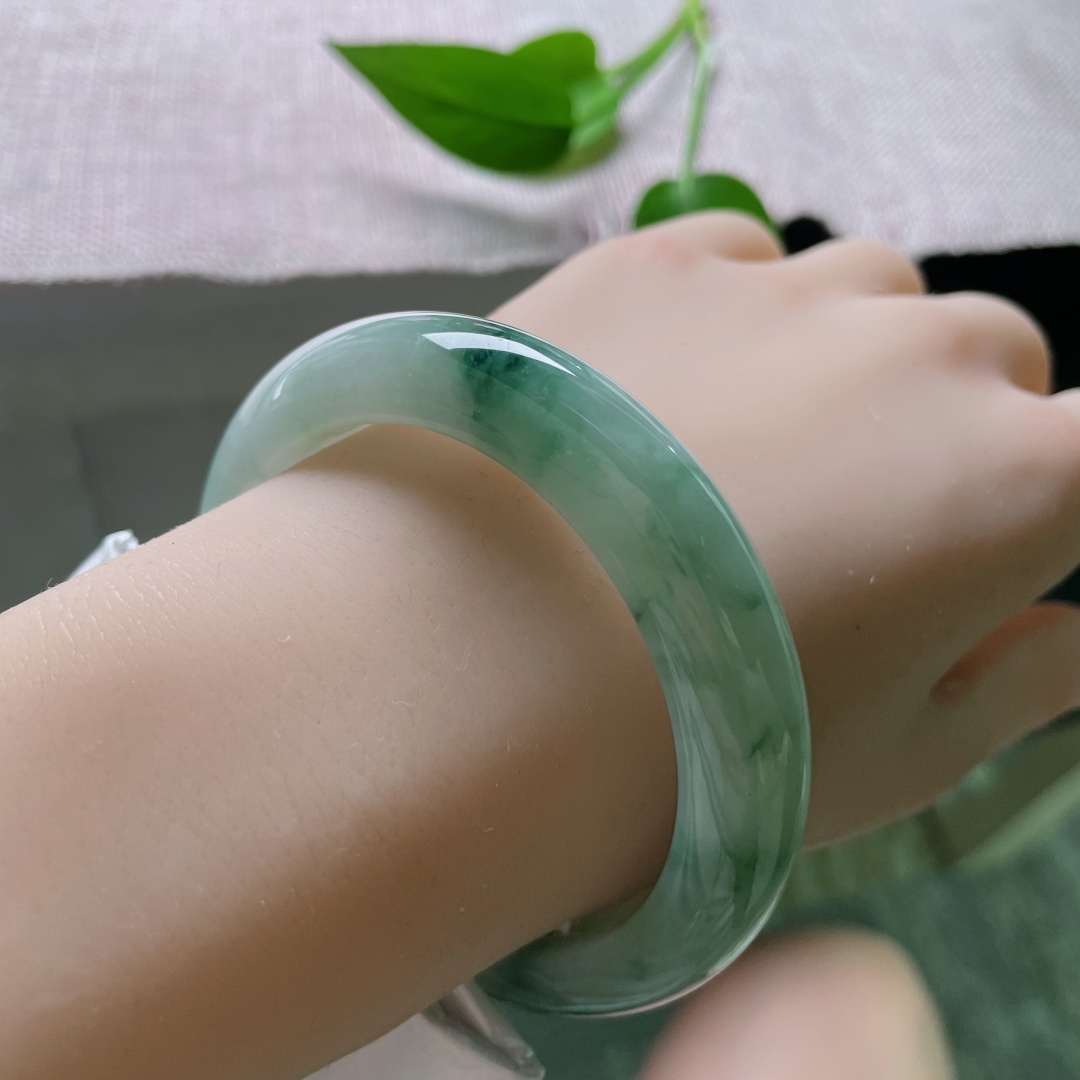 56.1/12.4/9.4飘花正圈，细润，种老，是摇晃的枝桠，是坠落的星星。无裂，ss51025a