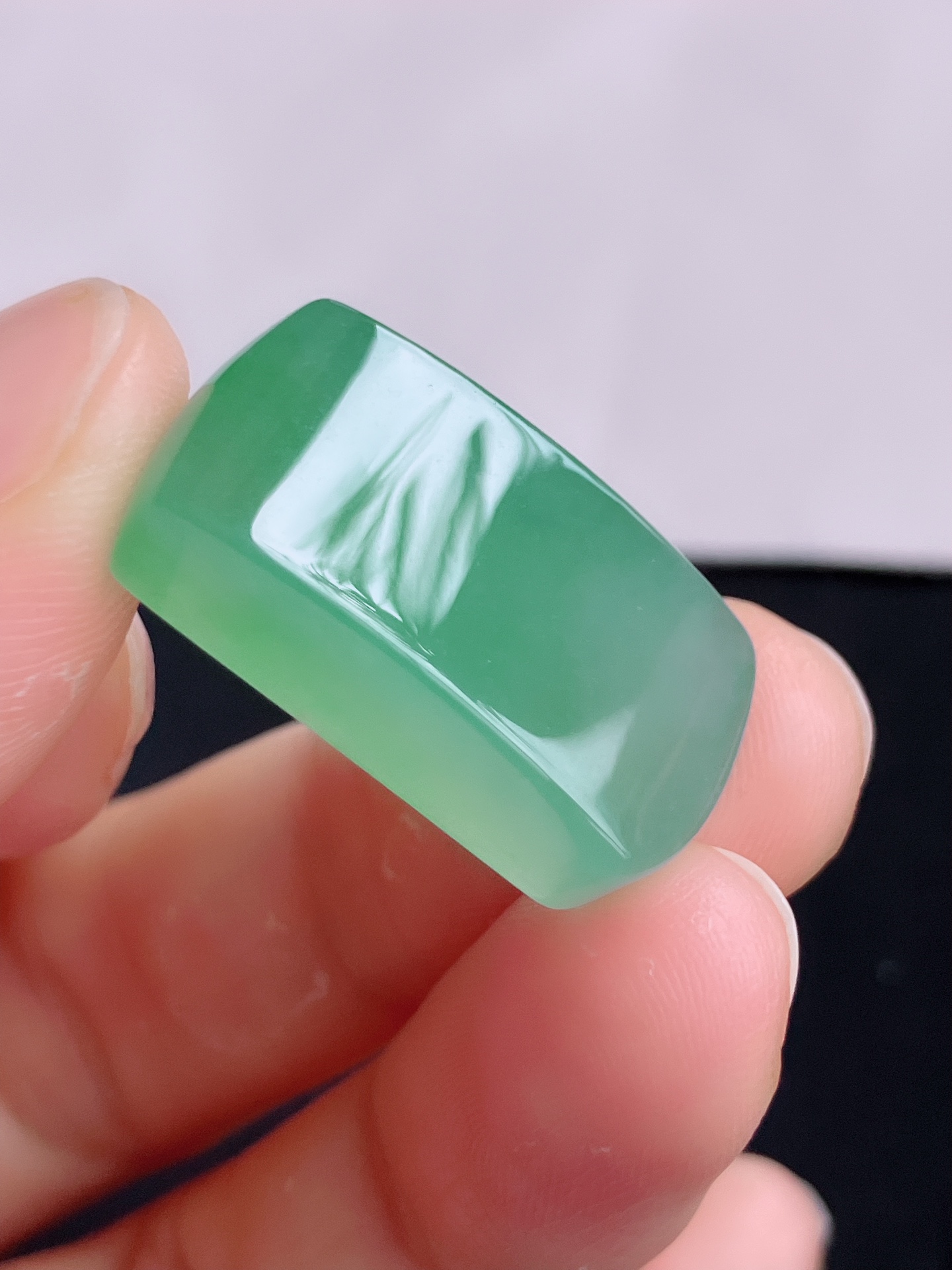 ️甜绿马鞍面，晶莹剔透，大气，尺寸25.5/13/7.6，自然光实拍