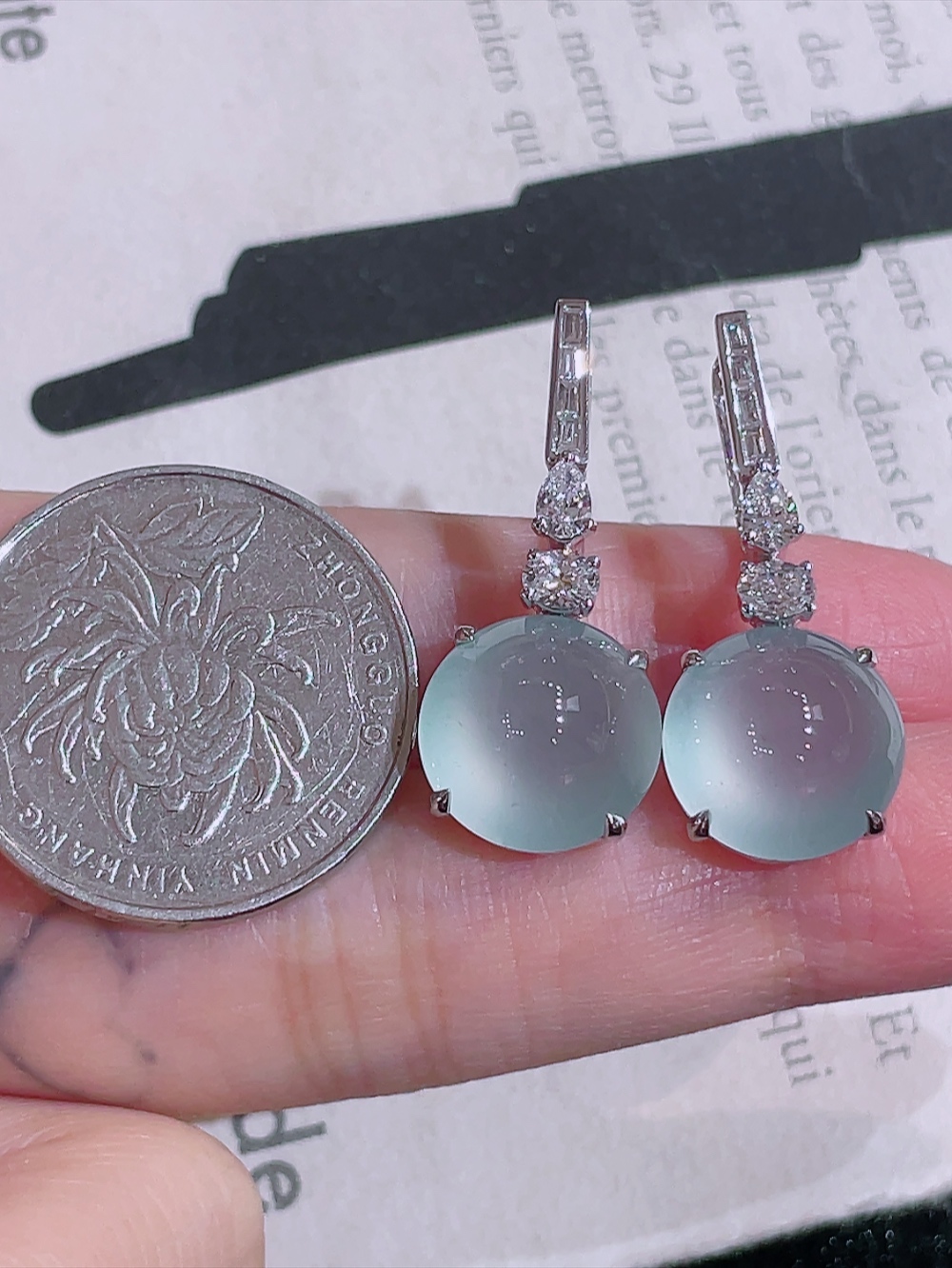 ️高冰玻璃种大鸽子蛋耳坠，无裂，18k金镶嵌，种水，全景天窗，重金镶嵌，南非钻镶，厚装饱满，荧光四射，刚性十足，高端大气，时尚百搭，性比高29.2/12.5/9.0，裸石12.5/12.5