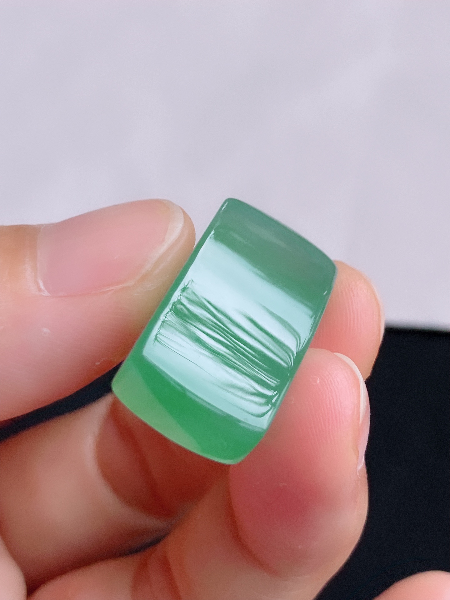 ️甜绿马鞍面，晶莹剔透，大气，尺寸25.5/13/7.6，自然光实拍