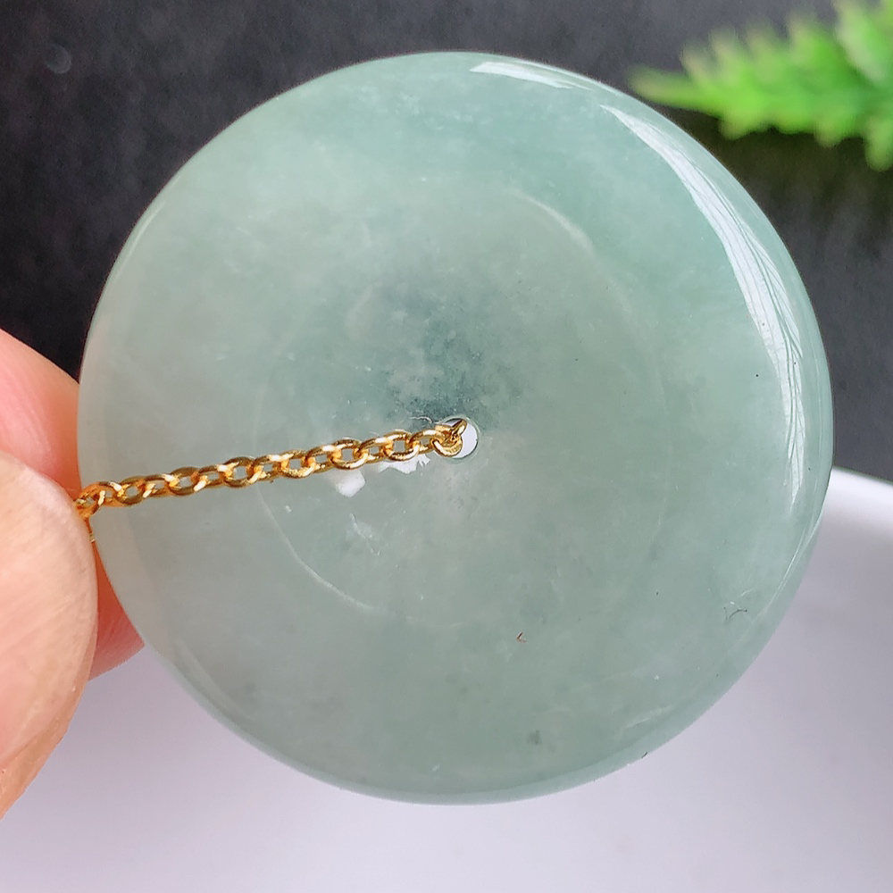 冰润平安扣挂件 吊坠 质地细腻，温润而泽，精雕平安扣光滑圆润，平安扣佑平安，赋予平安无事的意念，寓意守护，随心如意，无事无忧  W1415.22尺寸：29.8-5.4mm