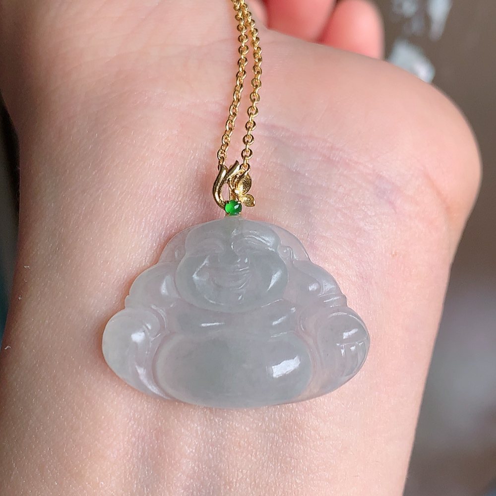 18k金扣冰润佛公翡翠吊坠，澄净美好的冰润福佛，水足丰盈，灵润、细腻，表情刻画入木三分，盈满欢喜， 