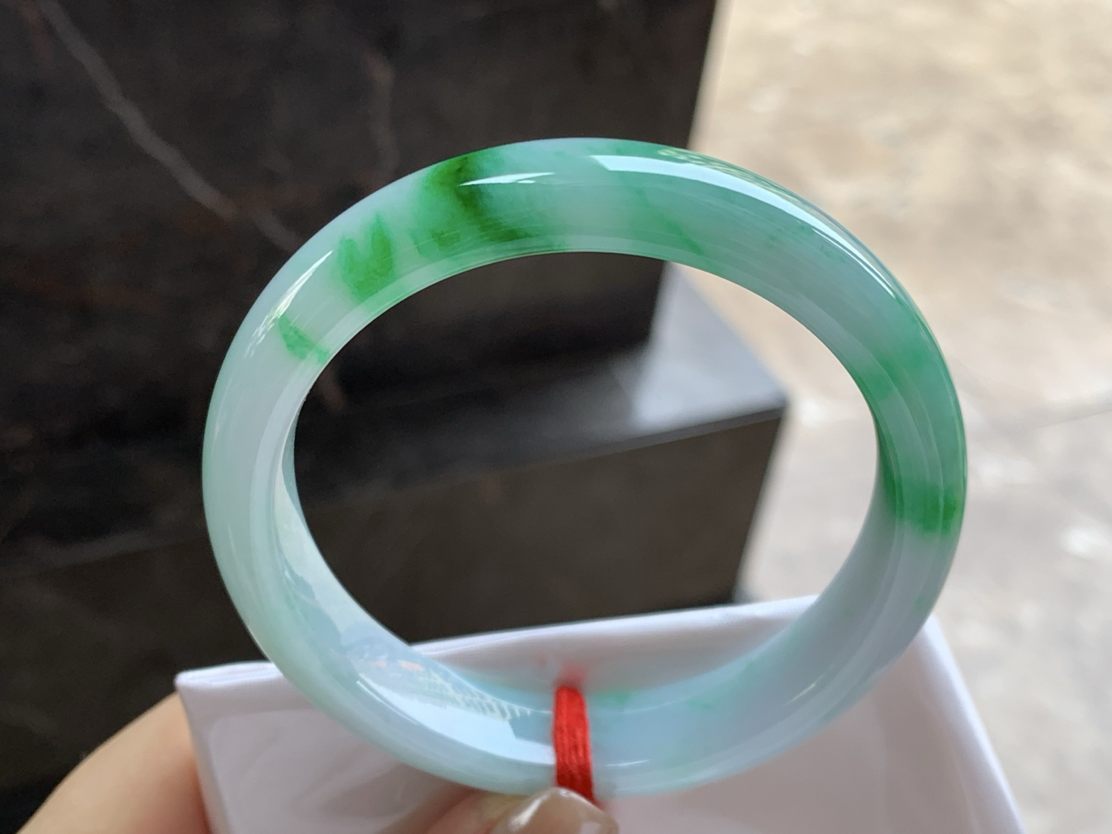 57.5-12.5-8.2

阳绿色手镯^_^底子细腻干净 绿色浓郁大气