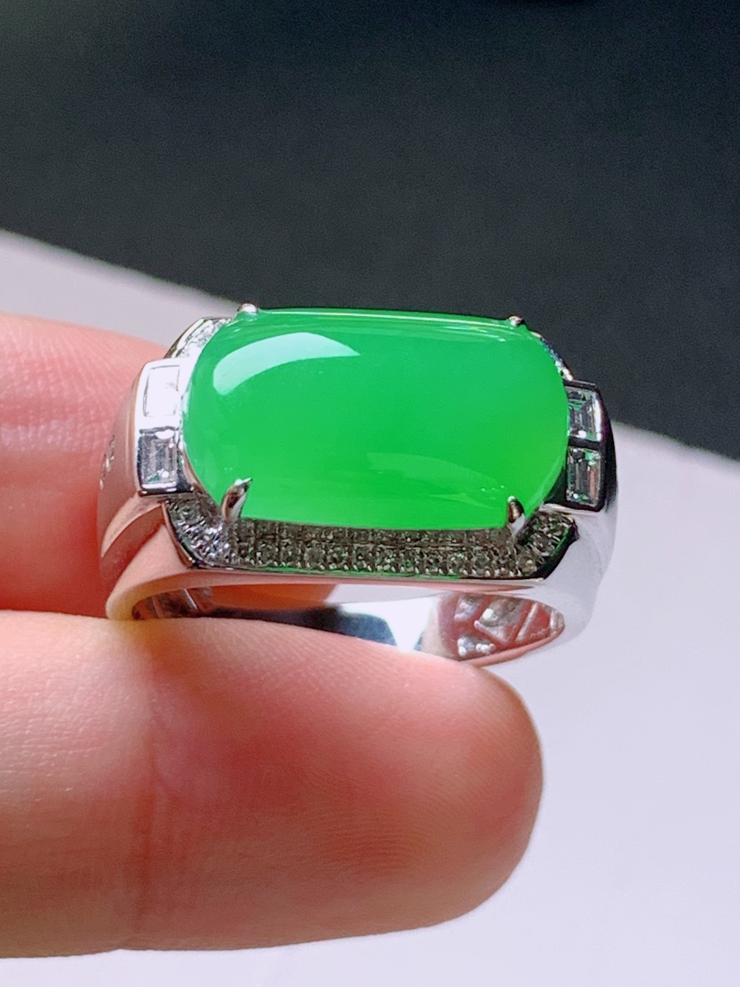 ️ 冰种阳绿马鞍男戒，无裂色阳起胶，裸石15.9/9.1/5.5，圈口20