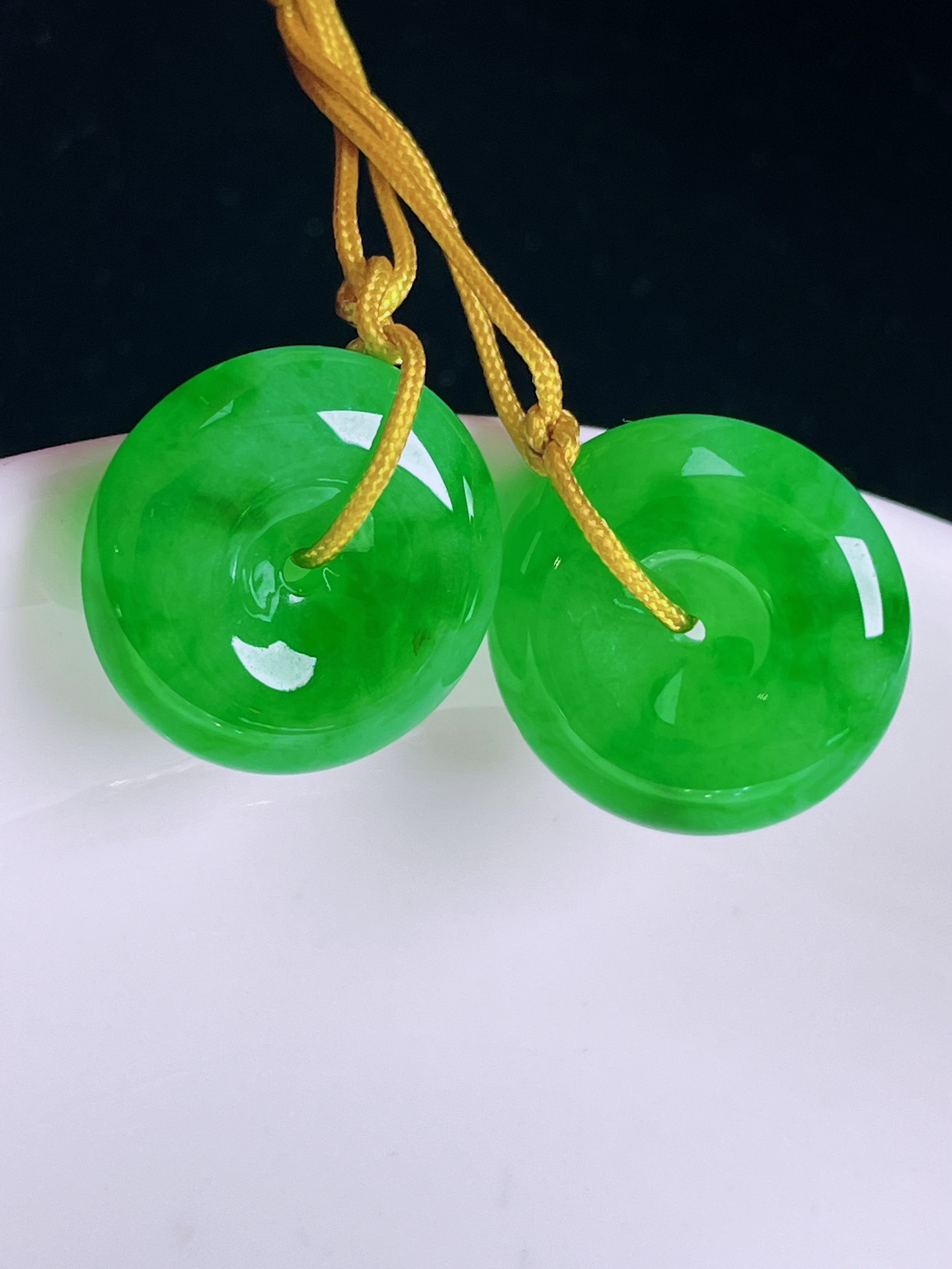 ️冰绿耳坠，老种起光，细底通透，尺寸：15/4.6mm，0425