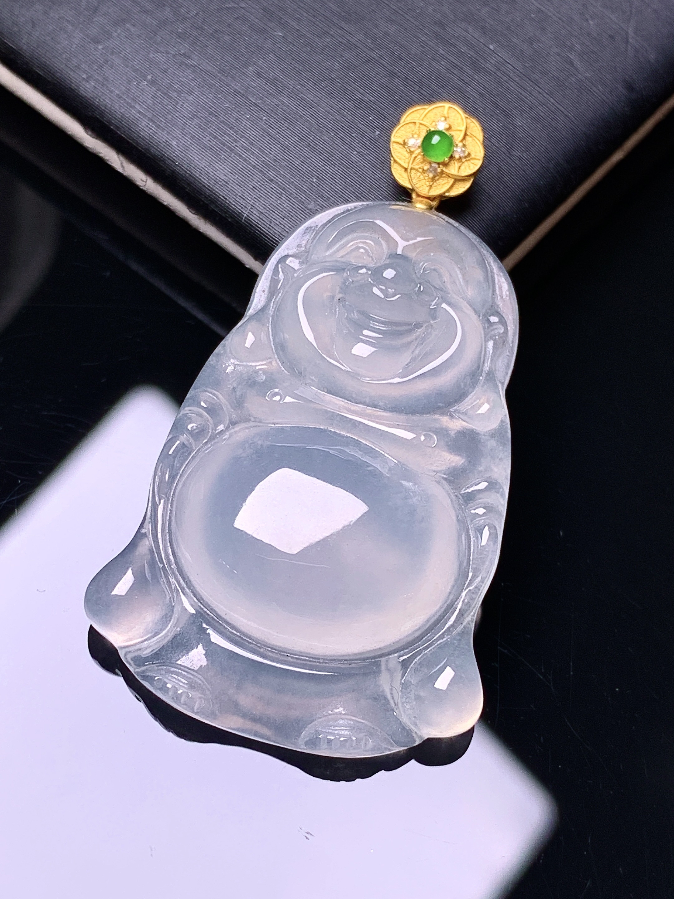 18k金镶嵌冰种佛公吊坠 玉质细腻 色泽艳丽清新 水润亮眼 整体尺寸39*22.5*6.3yz