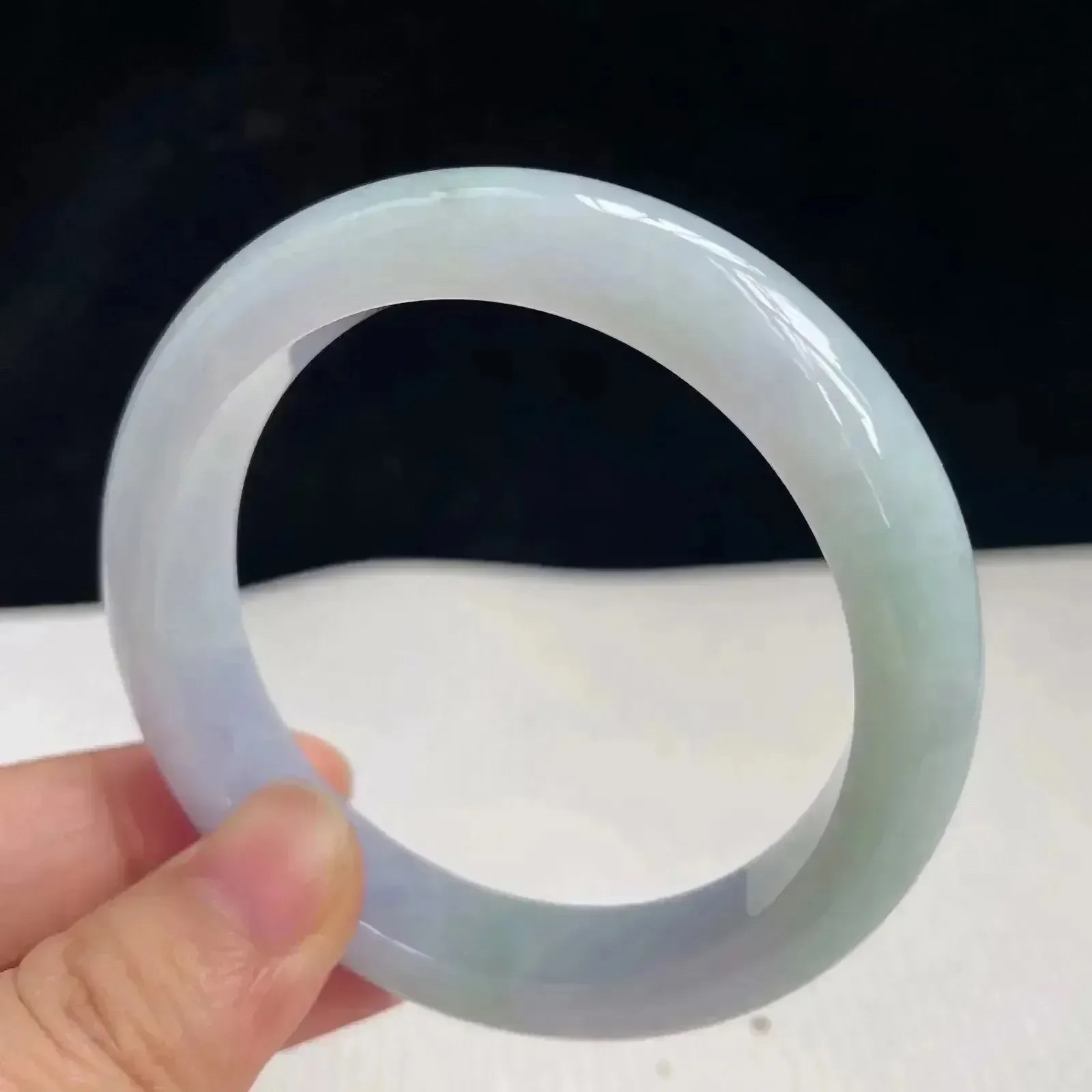 53.7mm自然光拍摄天然翡翠淡紫罗兰好种水正圈手镯 51.09克