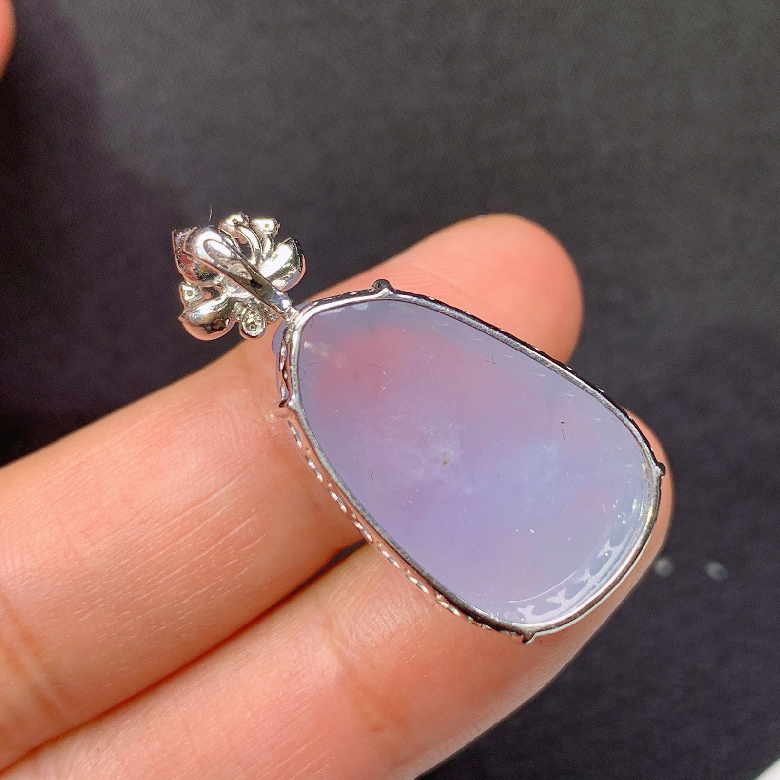 冰淡紫罗兰福瓜吊坠，18k金镶嵌，温润细腻，颜色鲜艳，By3 尺寸31.2*14.8*9.7