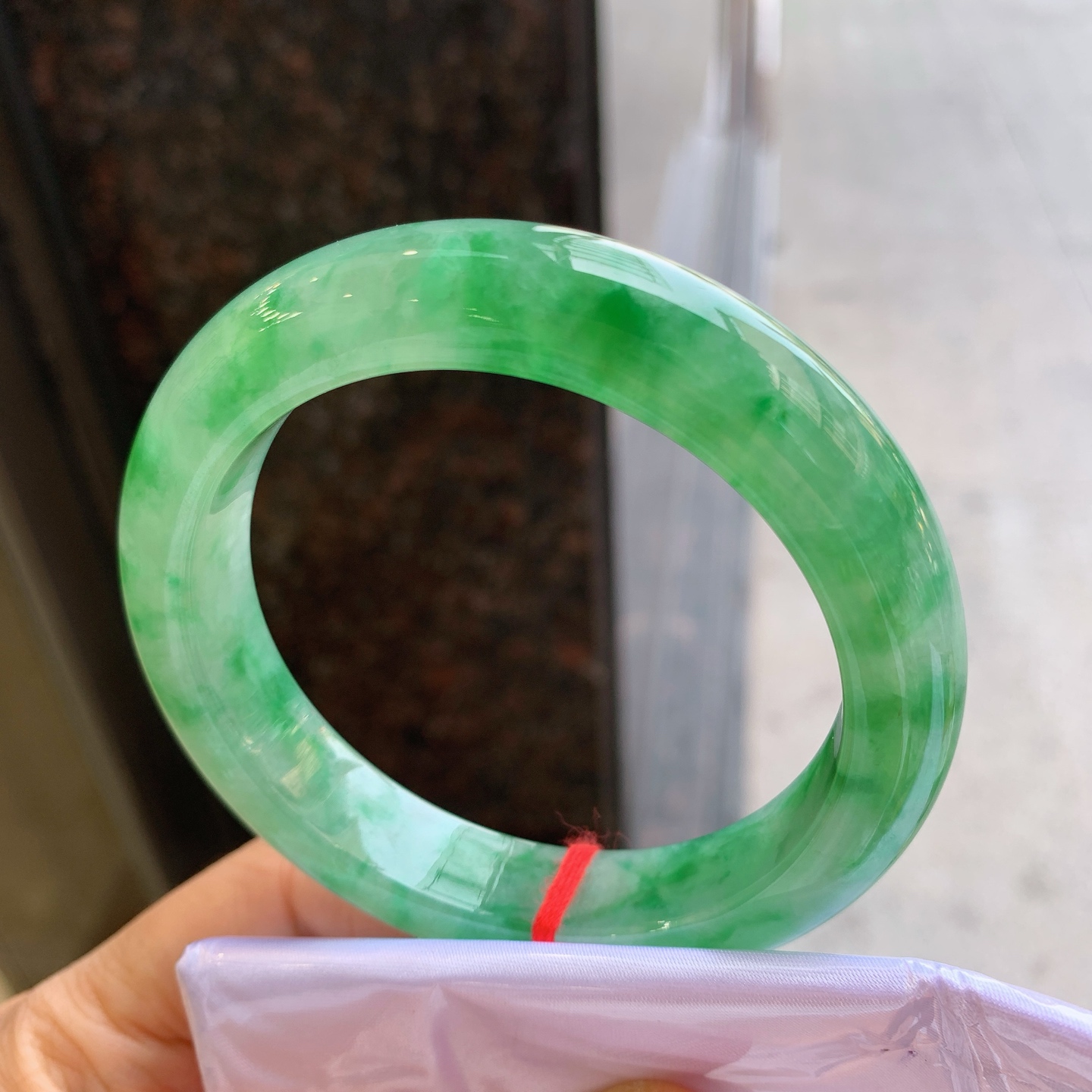 正圈冰种飘花 微晶体结构 尺寸：58.6/12.6/9.6 色好