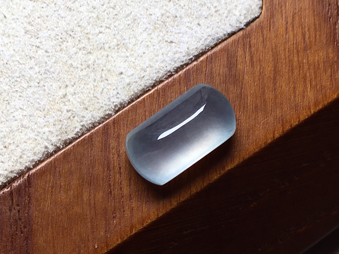 ️ 马鞍形，冰种底色，种水，底色漂亮，无裂，尺寸12/6.6/4.8