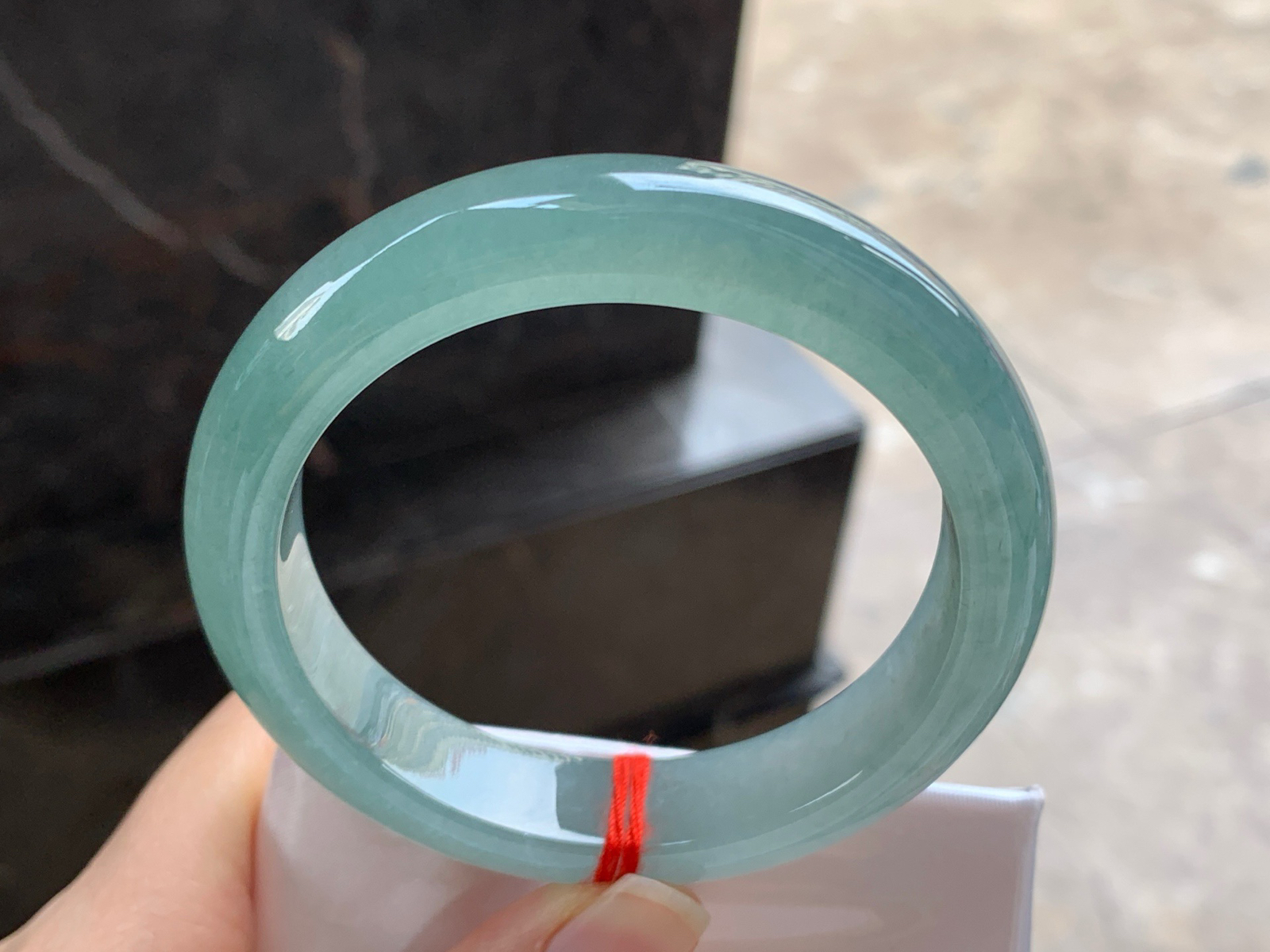 55.5-12.8-8.7

冰蓝水手镯^_^鲜艳