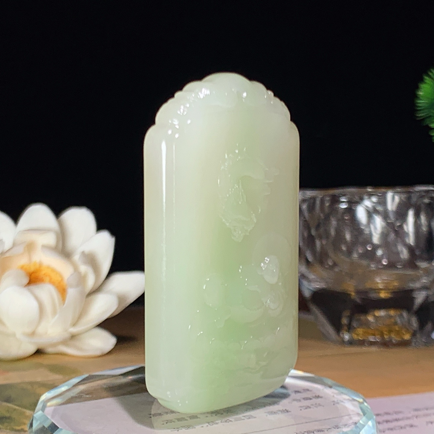 和田玉青海翠青佛引福来挂件。尺寸63/36/12重59克，玉质细腻油润 脂粉好，品质好！lt260425