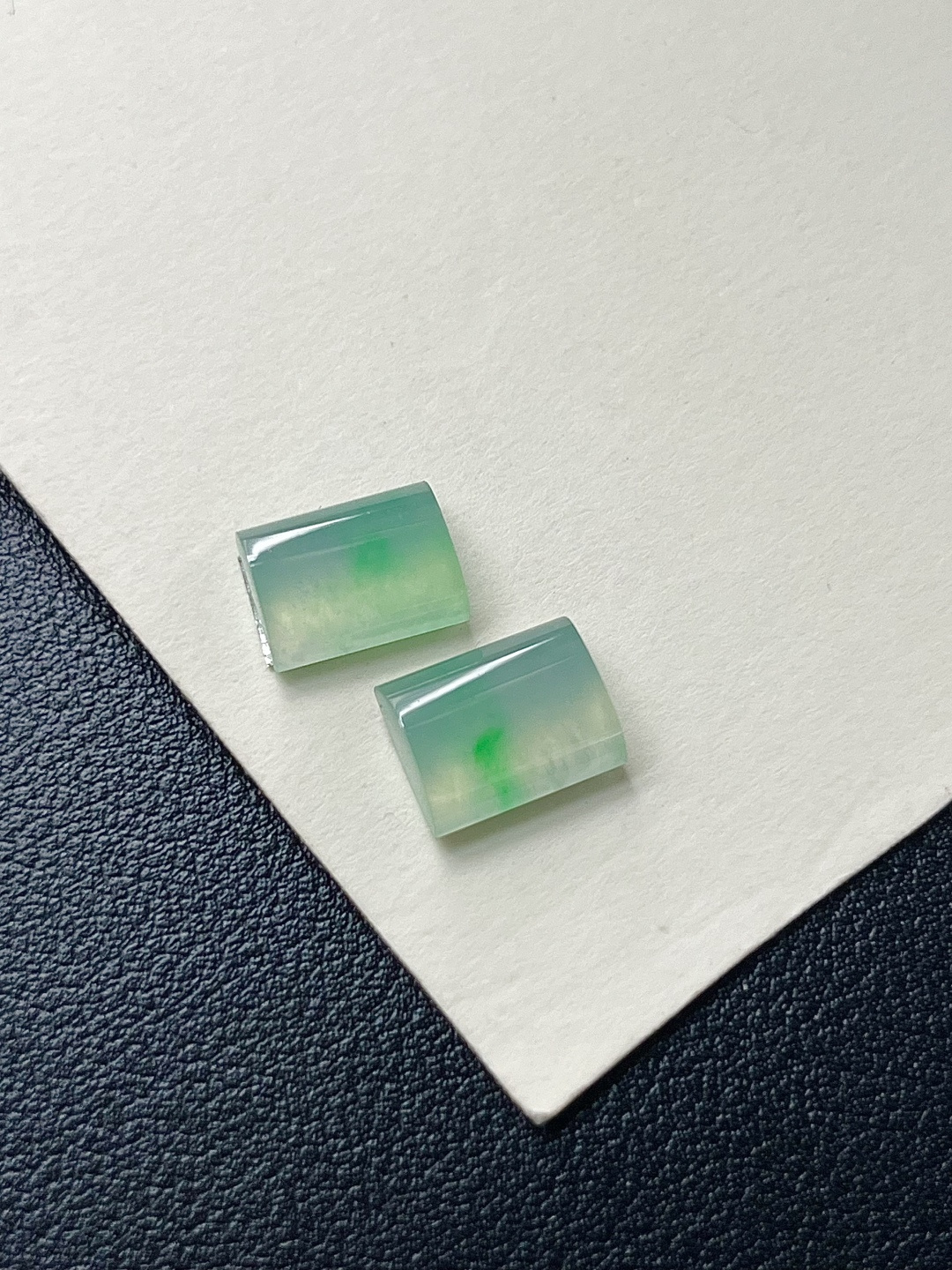 ️马鞍一对，飘花灵动，种老细腻形体佳，尺寸：11.8*9.5*4.7，11.7*9.2*4.3，a