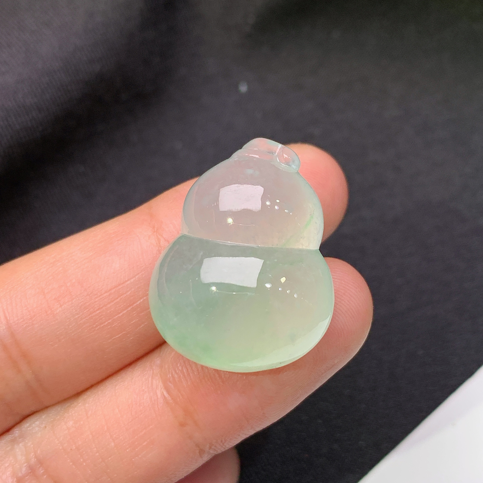 冰晴底葫芦，冰冰润润，玉质细腻，种水足，Qi 尺寸24.2*19.2*10.6