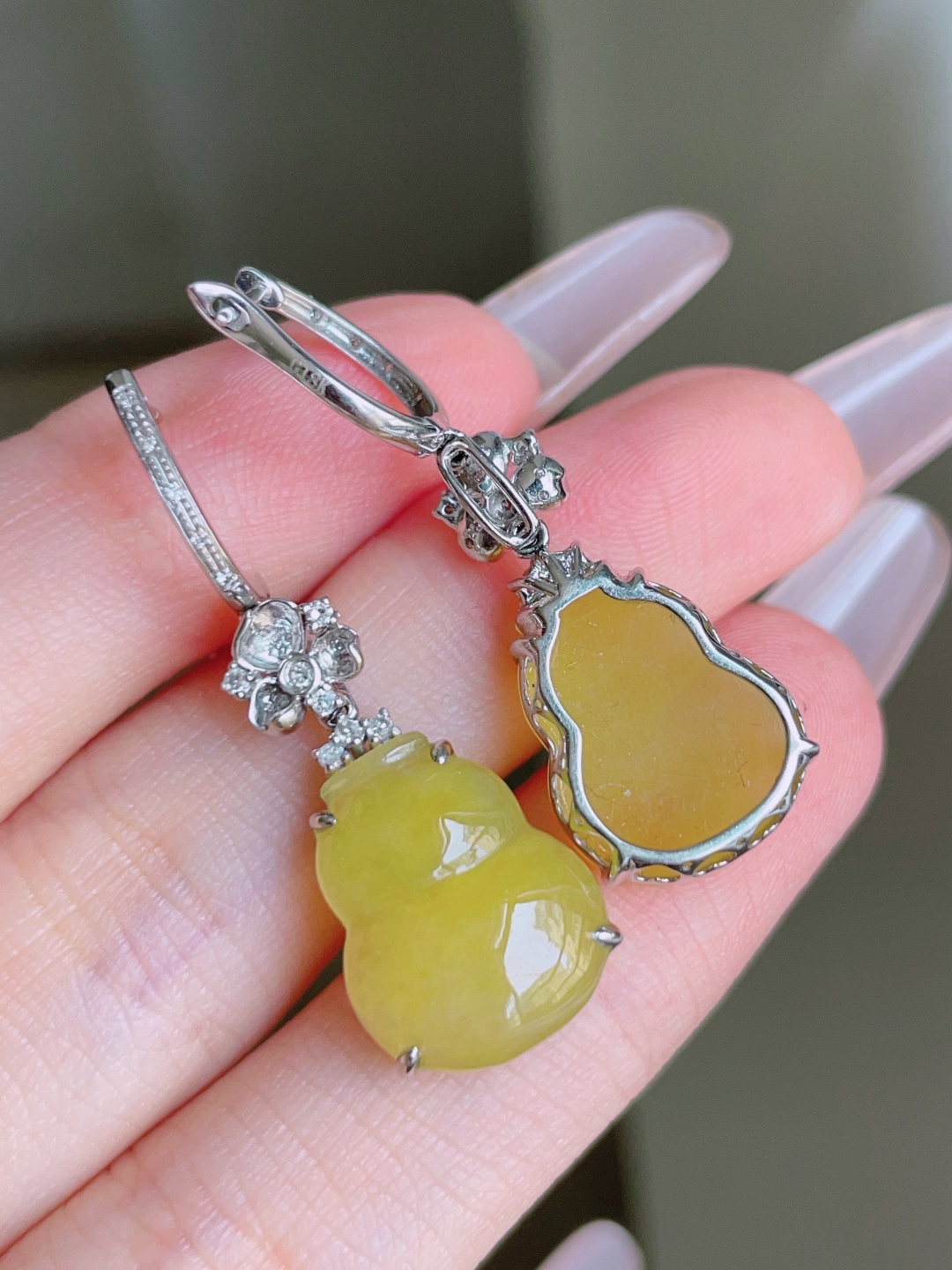 ️ 冰黄翡葫芦耳坠，色泽鲜艳，种老水润，18k金镶嵌 34.7/12/6.4