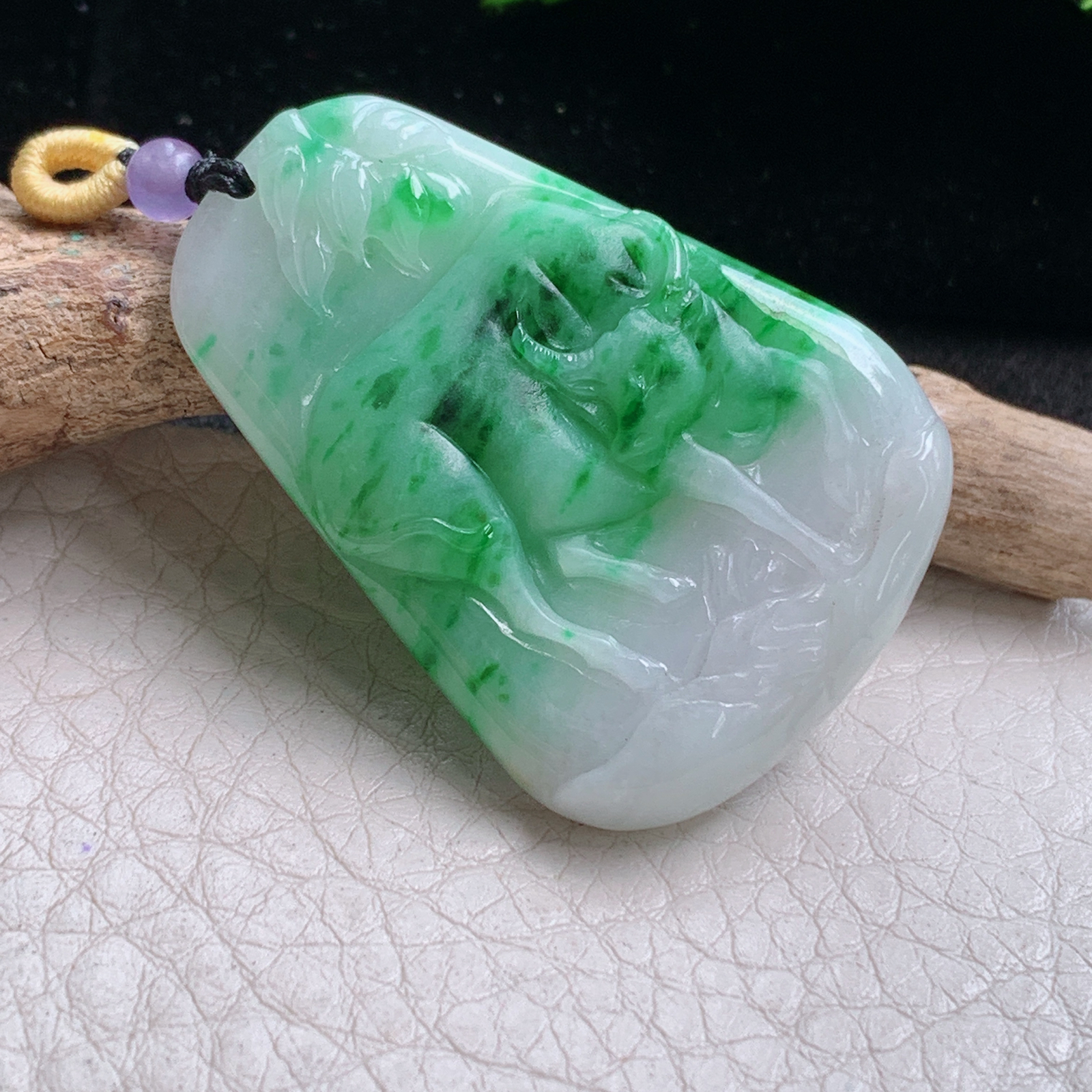 t实拍41*29.3*5.8缅甸翡翠A货精雕辣绿扭转乾坤 生肖立体牛玉吊坠 玉挂件