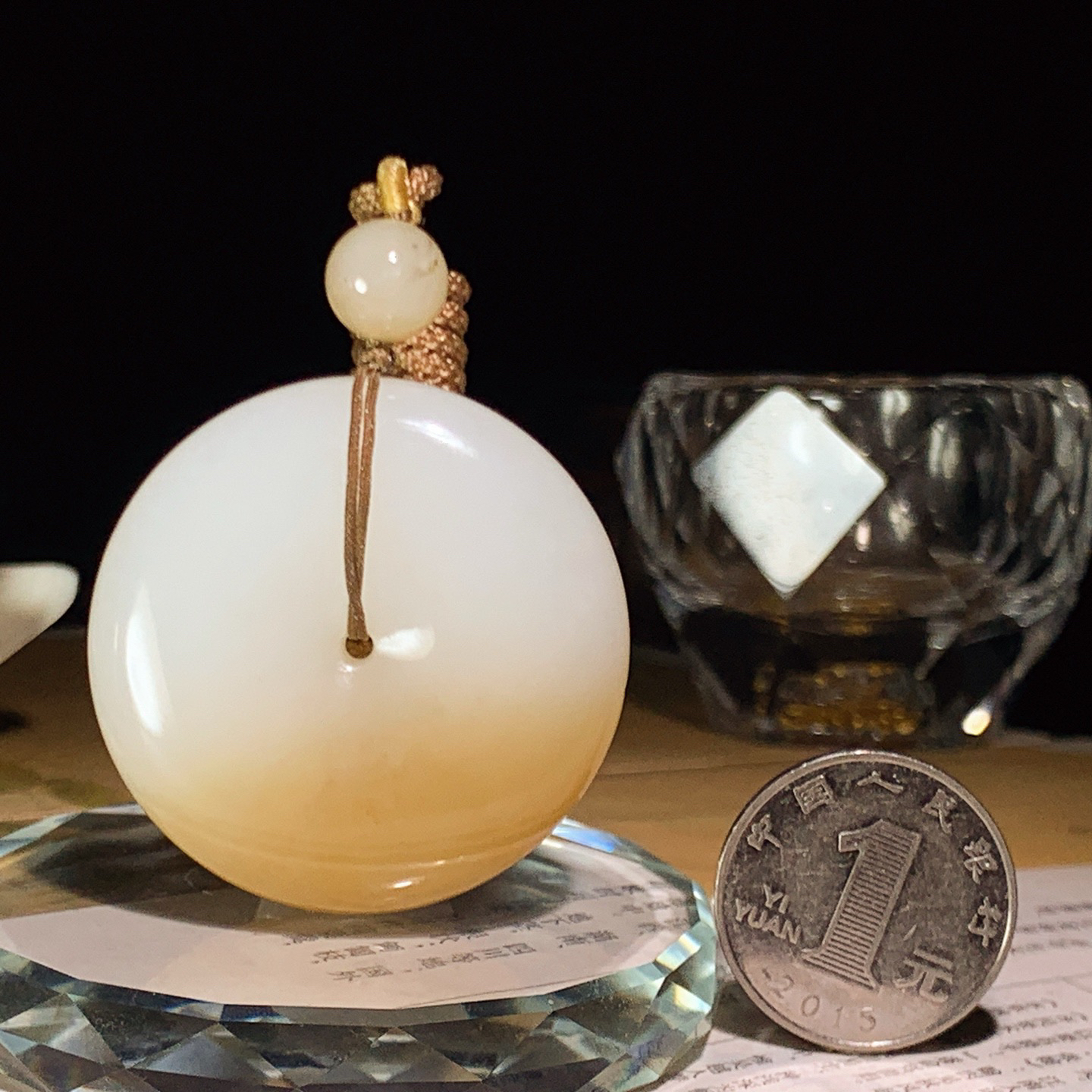 新疆和田玉且末糖平安扣挂件 尺寸43/12重48克！玉质细腻油润 底色纯净 脂粉好，品质好。lt260425