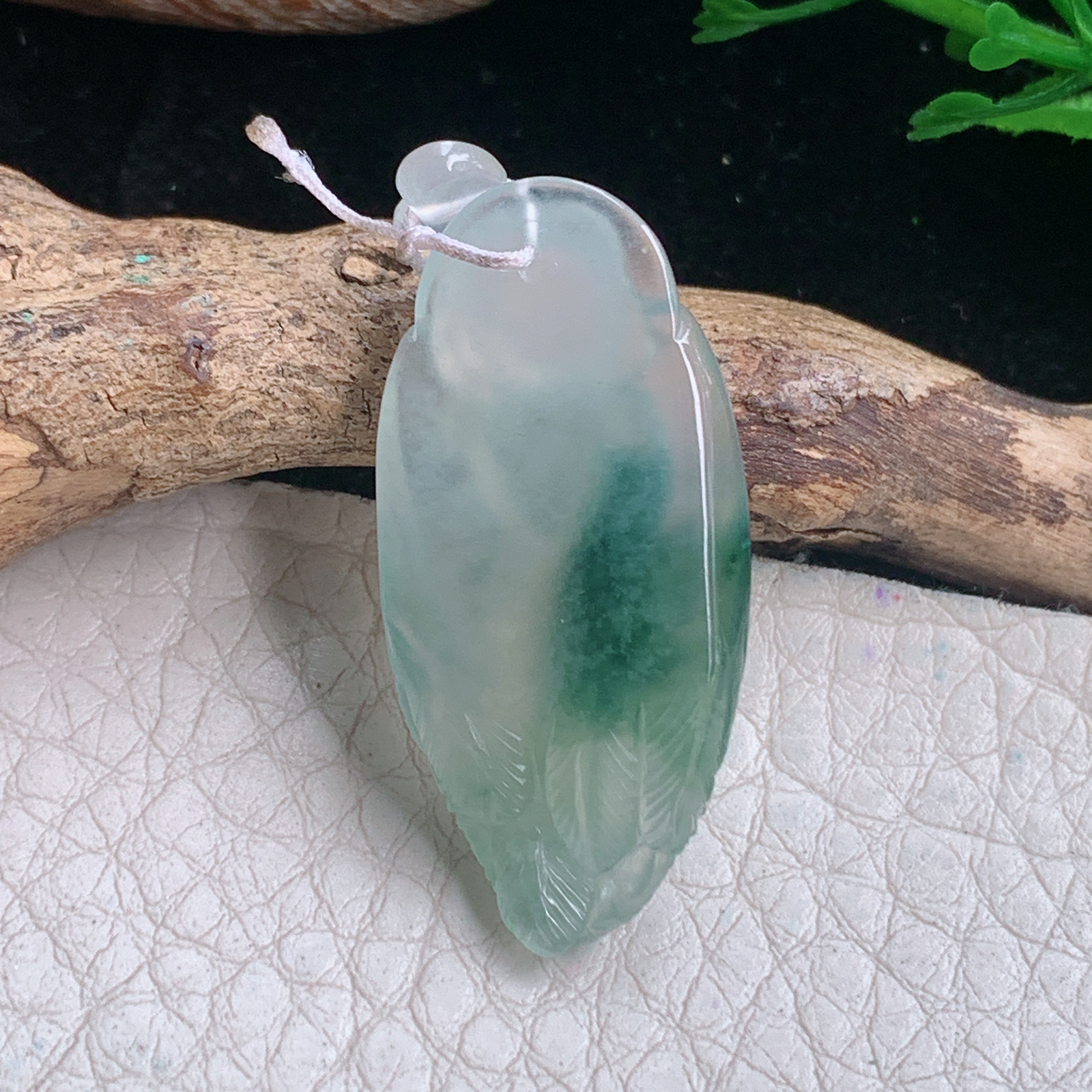 lz实拍32.8*15.6*6.8特色天然缅甸翡翠冰飘花人间天使玉吊坠 玉挂件