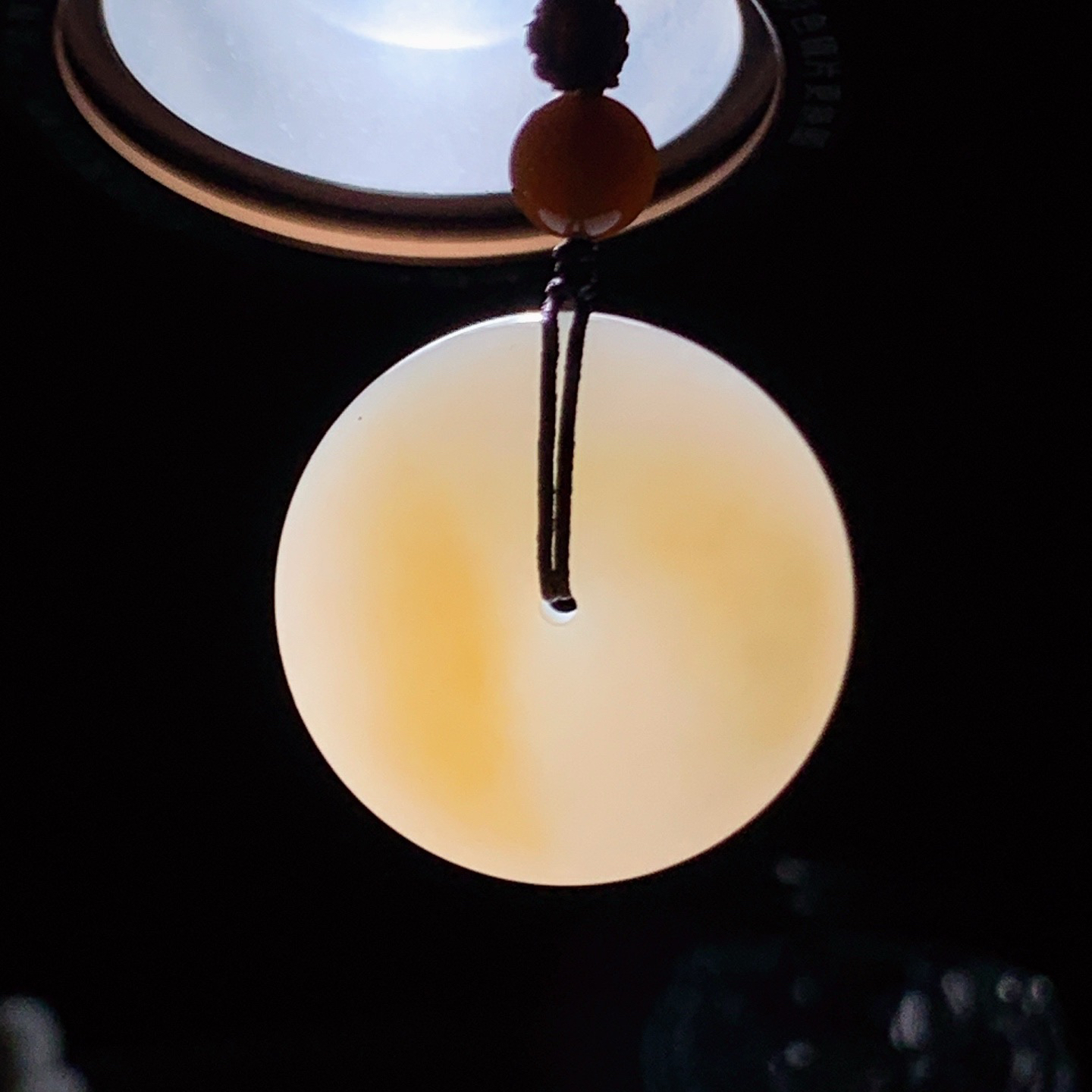 新疆和田玉且末糖平安扣挂件 尺寸31/9重19克！玉质细腻油润 底色纯净 脂粉好，品质好。lt260425