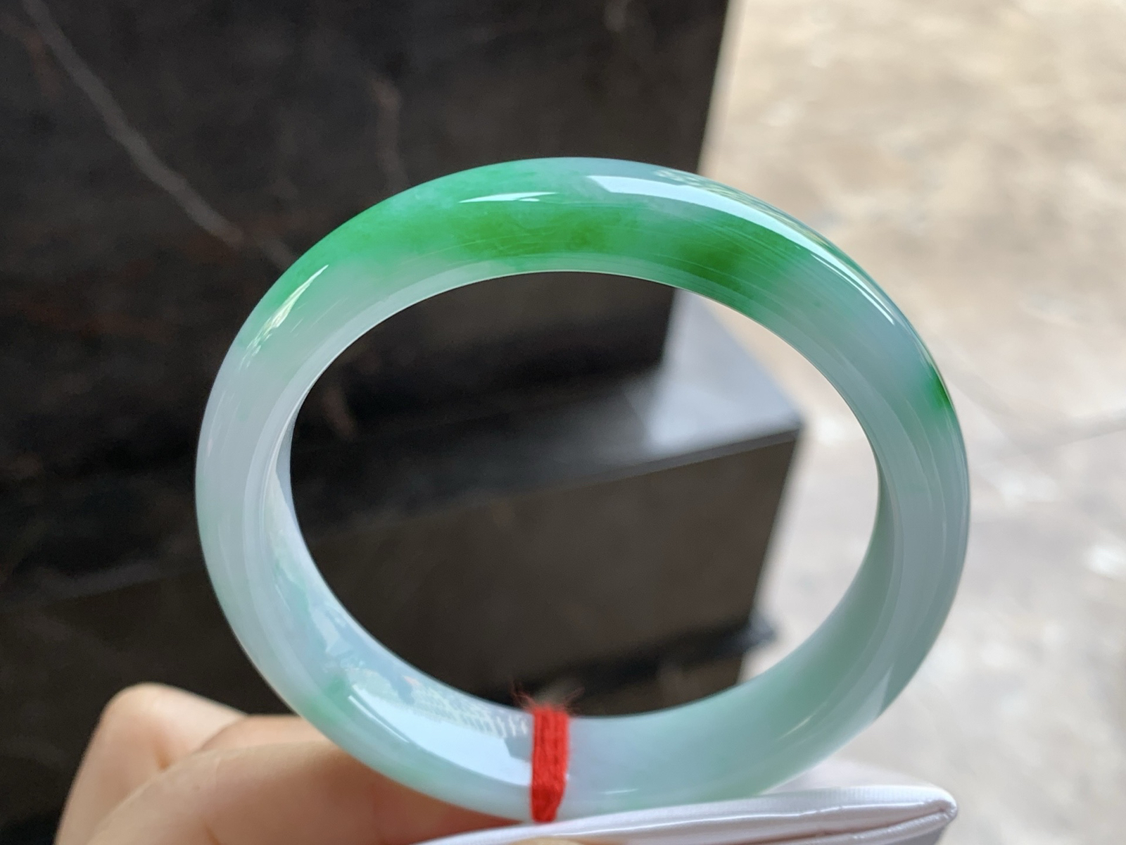 57.5-12.5-8.2

阳绿色手镯^_^底子细腻干净 绿色浓郁大气