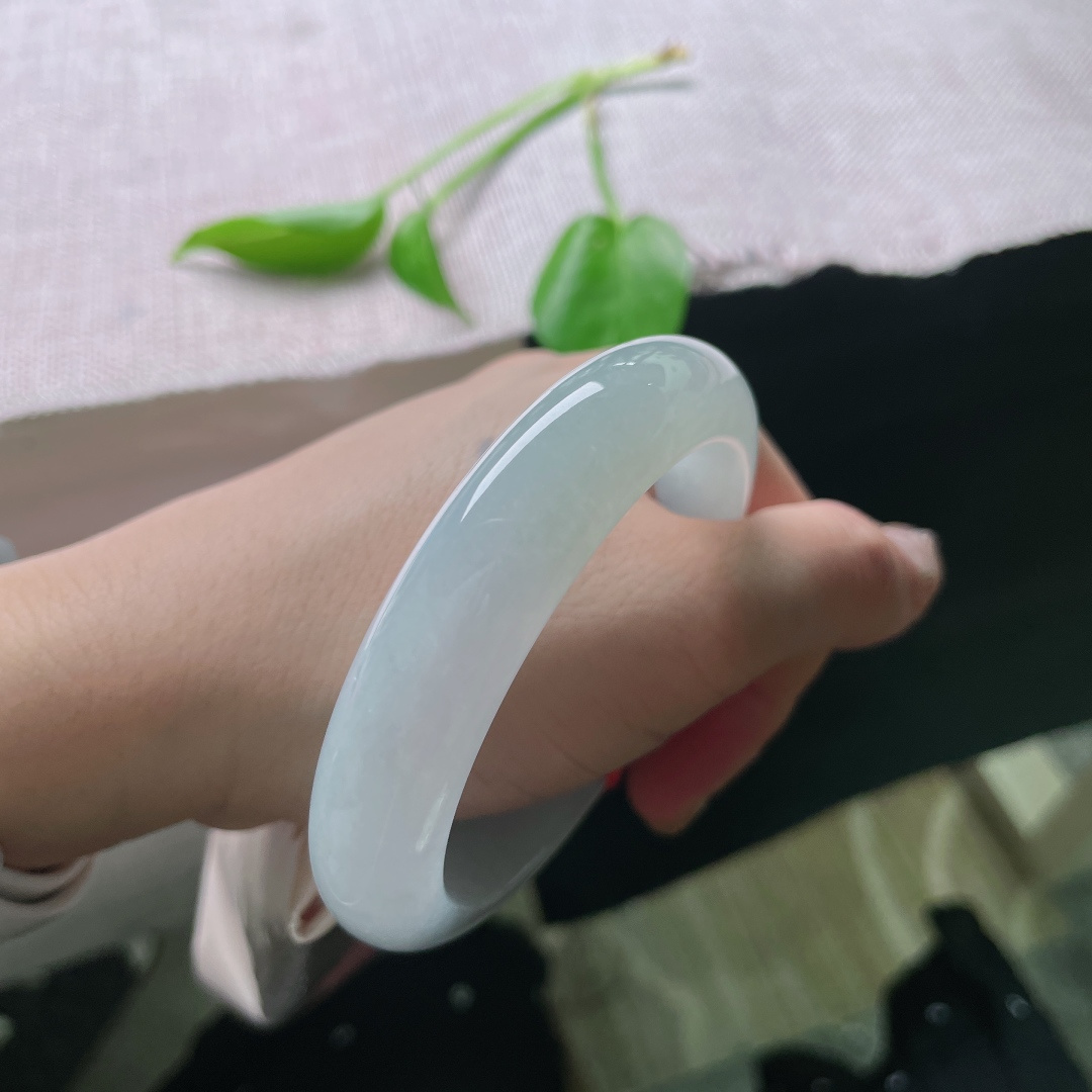 57.5/12.5/8.1。微紫底正圈，干净清润，种老，淑雅。芳卿可人，有棉线，ss48489a