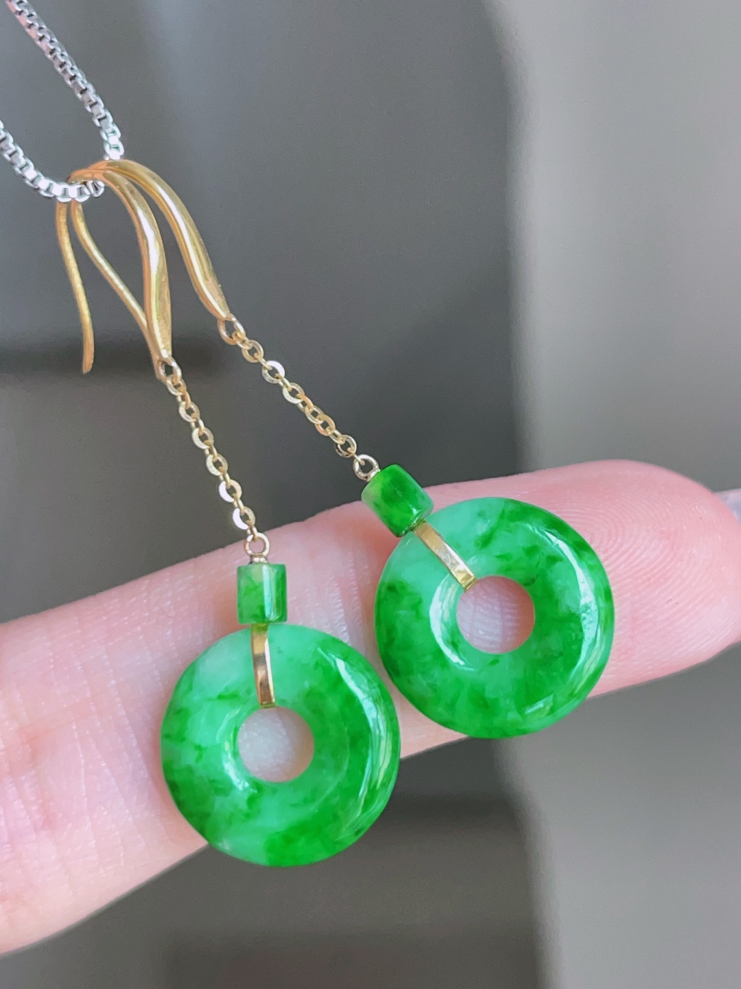 ️ 冰飘绿花甜甜圈耳坠，色泽鲜艳，种老水润，18k金镶嵌 36.8/12.4/2.7