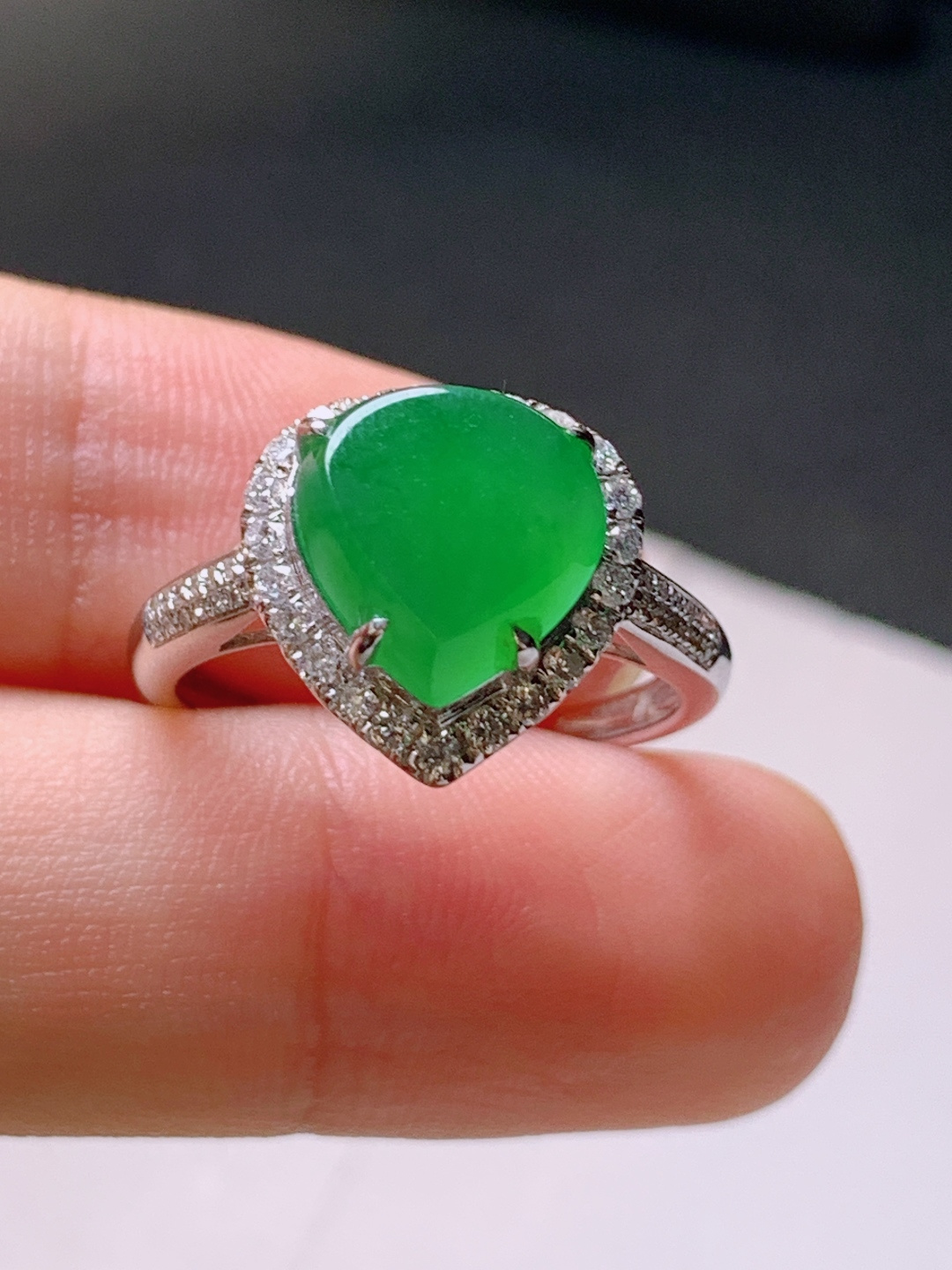 ️ 冰阳绿水滴戒指，无裂色阳，裸石10.1/9.8/3.6，圈口14