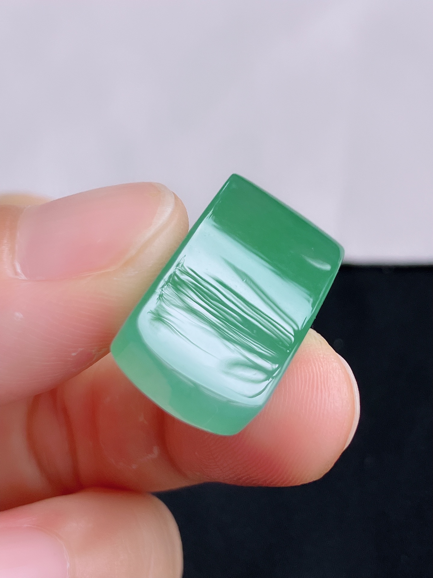 ️甜绿马鞍面，晶莹剔透，大气，尺寸25.5/13/7.6，自然光实拍