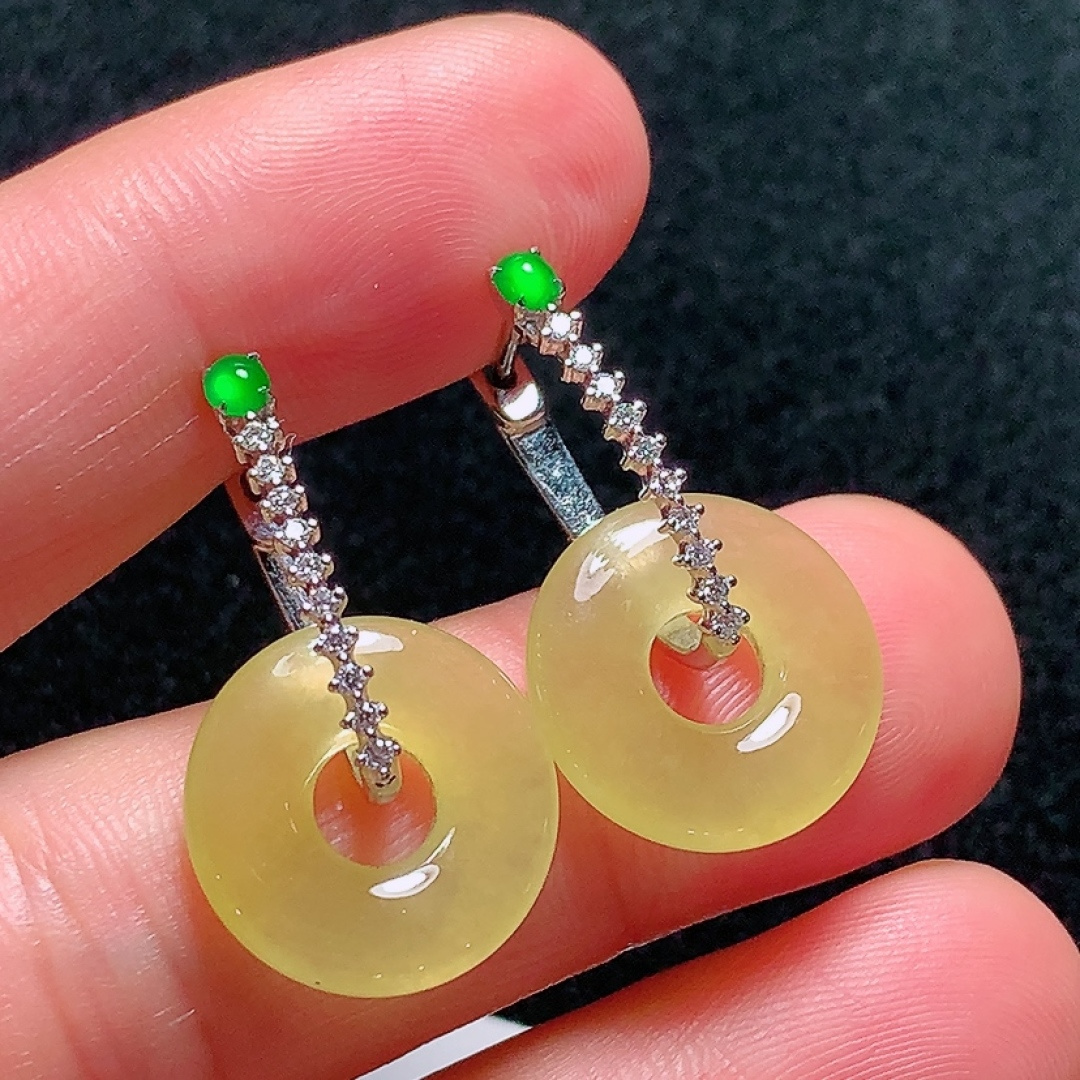 ️18k金镶嵌冰种黄翡幸运圈耳坠，种老水头好，又冰又润，饱满无裂：26.9mm裸石：15.5/3mm，编号re 22