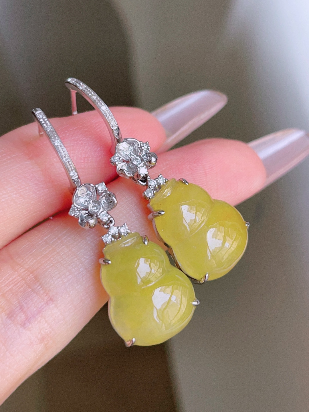 ️ 冰黄翡葫芦耳坠，色泽鲜艳，种老水润，18k金镶嵌 34.7/12/6.4