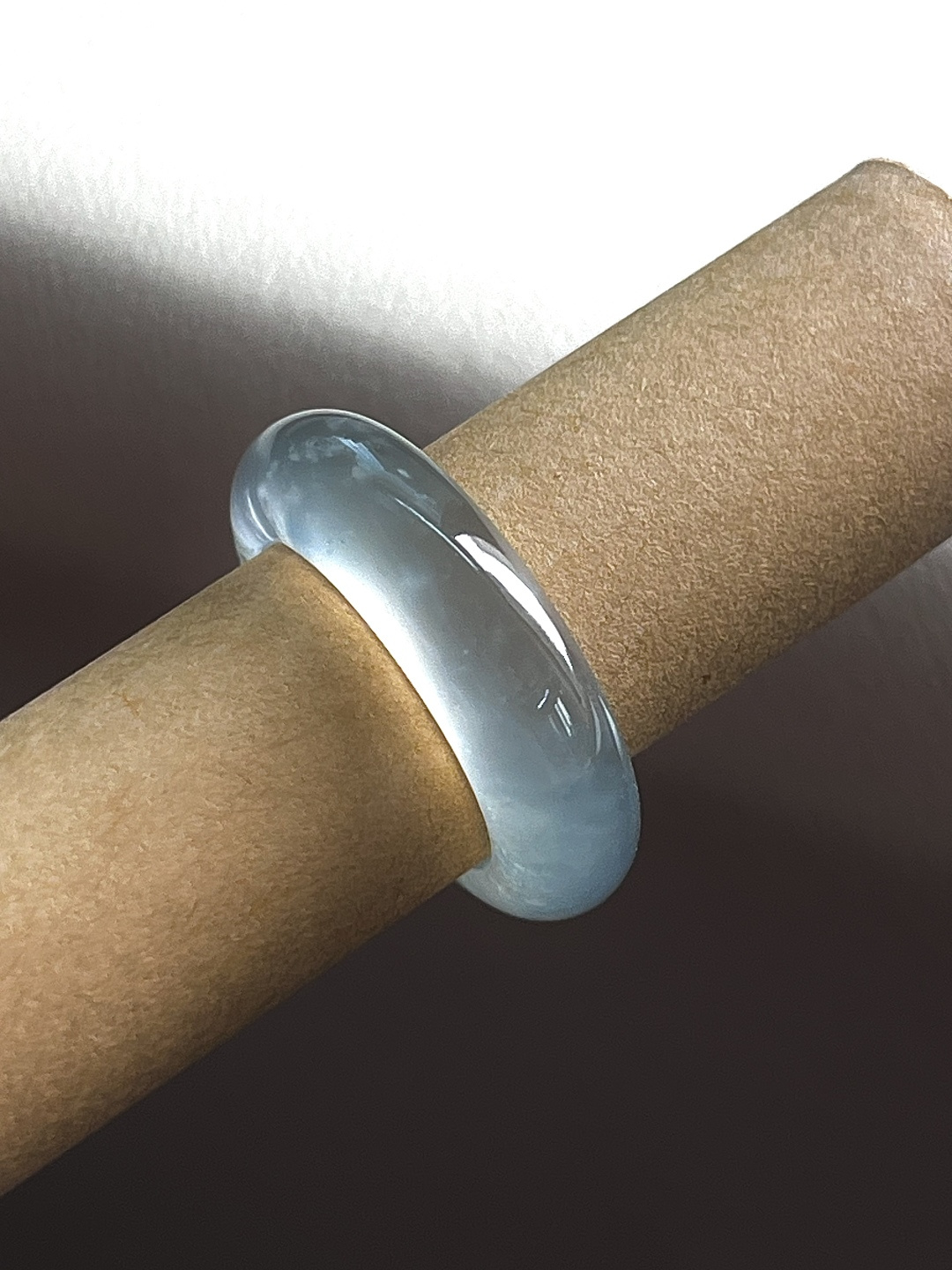 指环，冰润水透，种老细腻起荧，尺寸：17.4*6.9*4.7，a58424