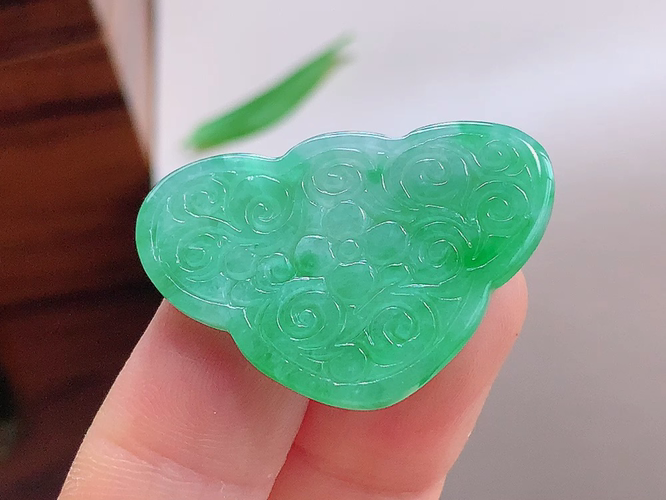 ️ 如意，无裂，尺寸32.3/22.5/2.4mm，包链，附证书