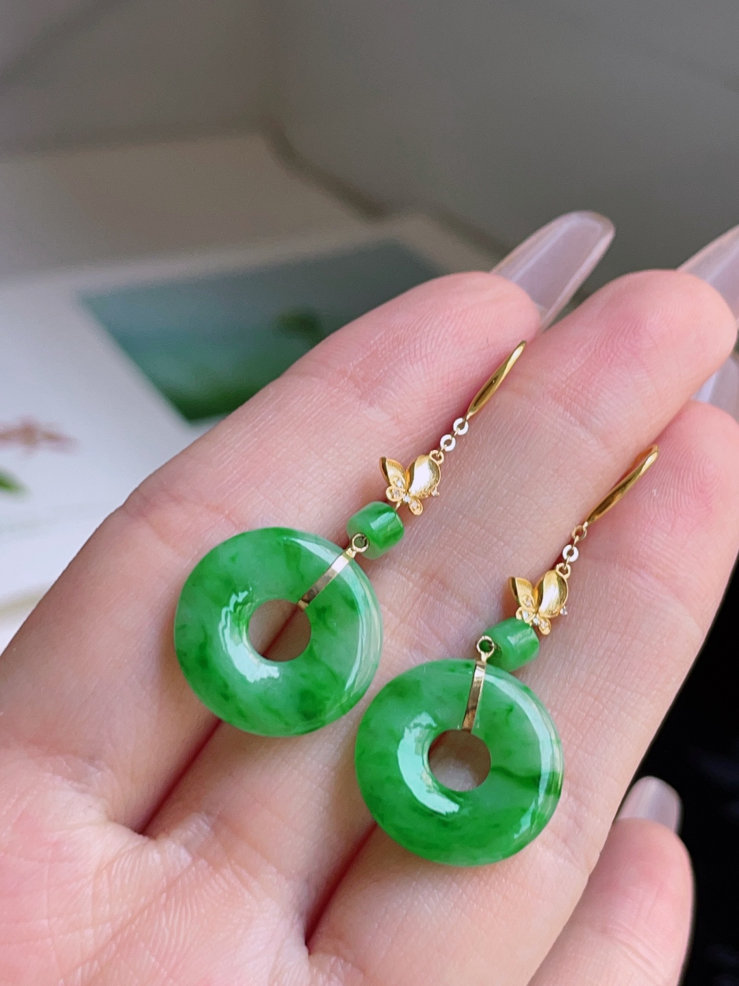 ️ 冰飘绿花甜甜圈耳坠，色泽鲜艳，种老水润，18k金镶嵌 41.1/16.3/2.5