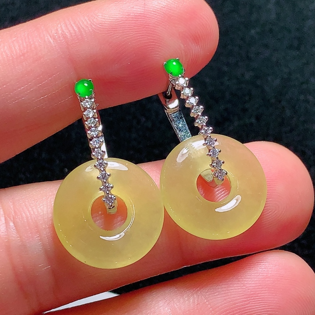 ️18k金镶嵌冰种黄翡幸运圈耳坠，种老水头好，又冰又润，饱满无裂：26.9mm裸石：15.5/3mm，编号re 22