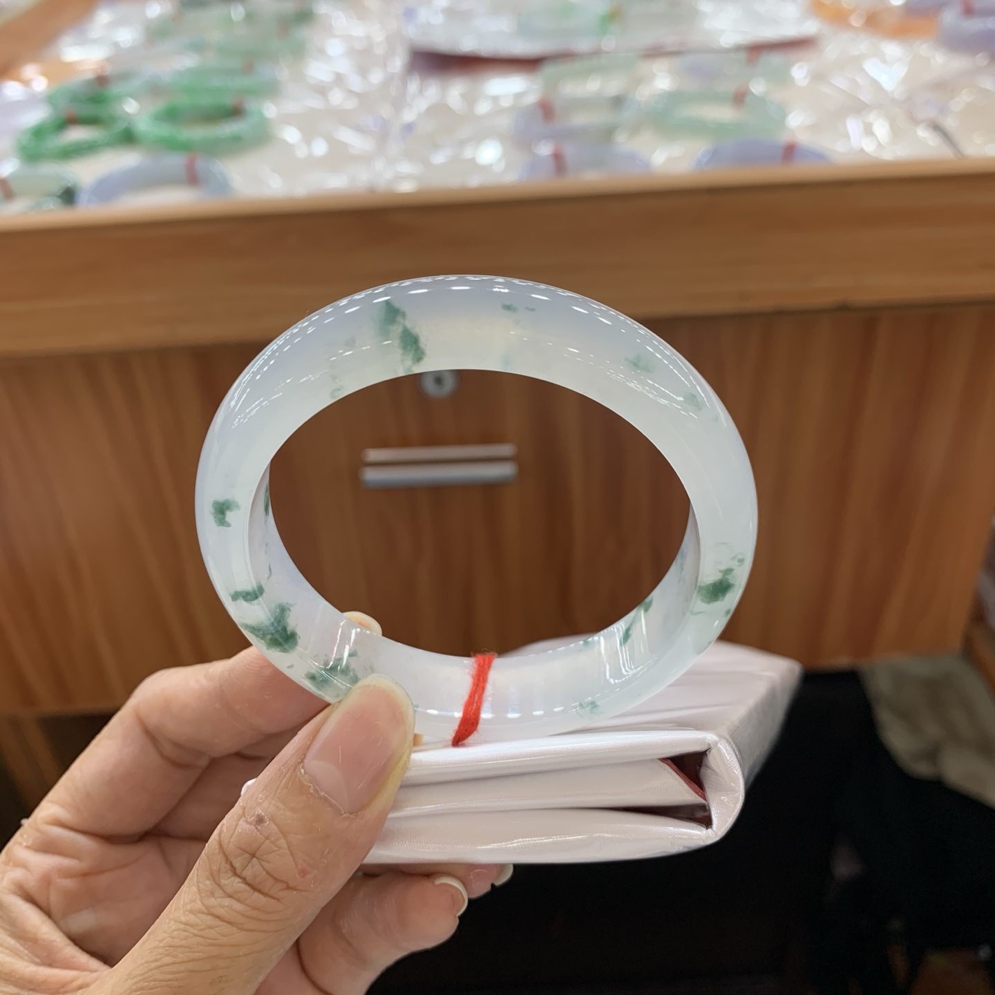 042438WJ，冰飘花正圈大圈口翡翠手镯，60.1-13.6-8.5