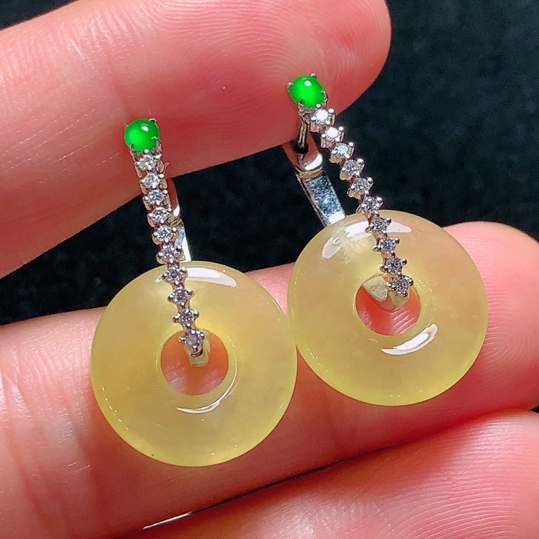 ️18k金镶嵌冰种黄翡幸运圈耳坠，种老水头好，又冰又润，饱满无裂：26.9mm裸石：15.5/3mm，编号re 22