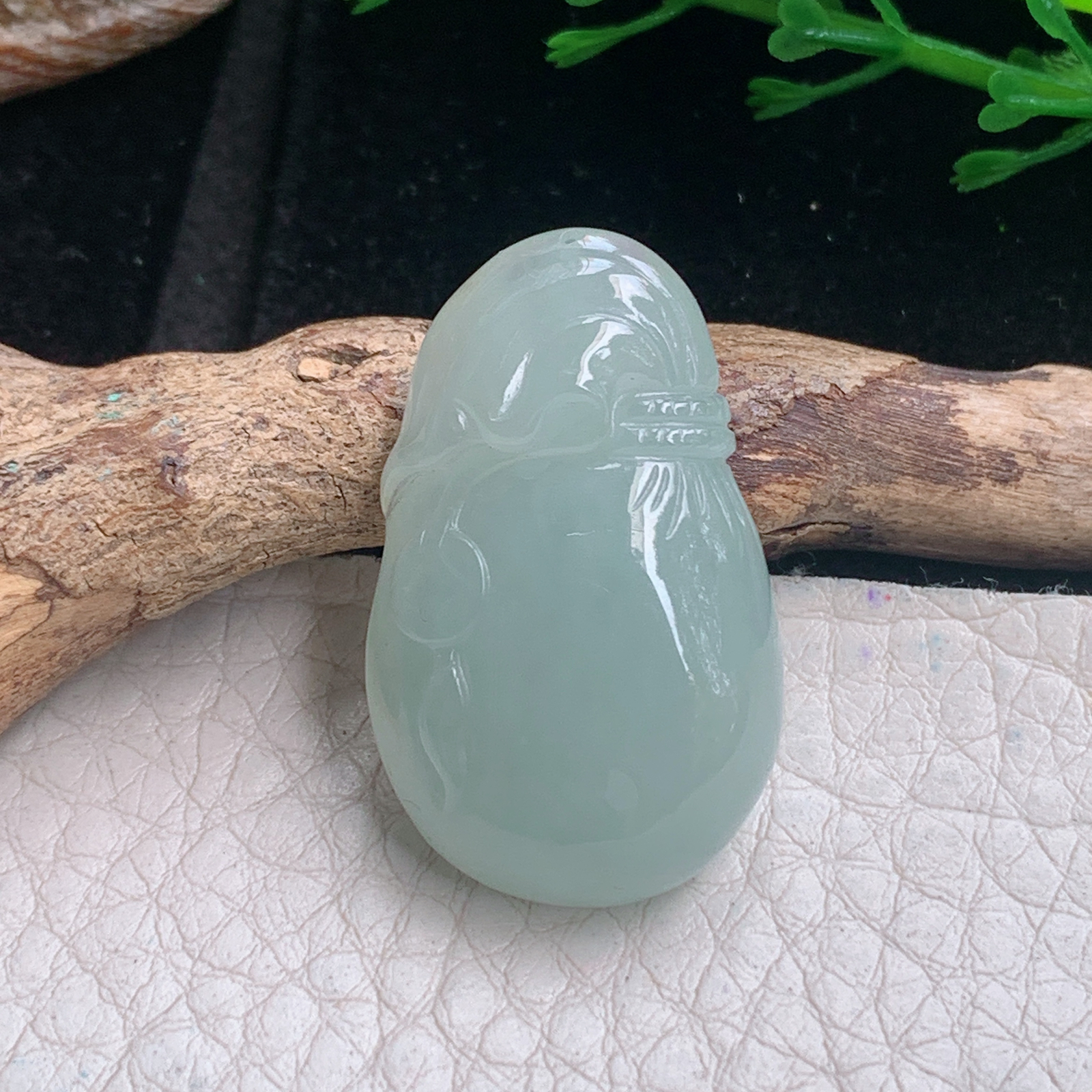 lz实拍31*19*8.2天然缅甸翡翠冰晴饱满钱袋 招财袋玉吊坠 玉挂件