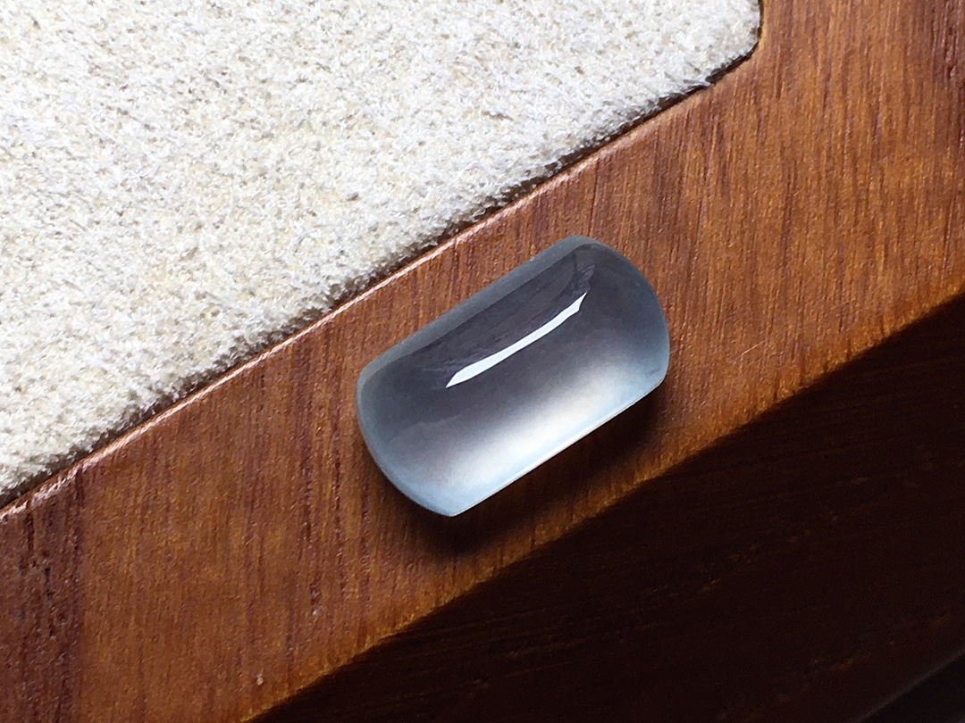 ️ 马鞍形，冰种底色，种水，底色漂亮，无裂，尺寸12/6.6/4.8