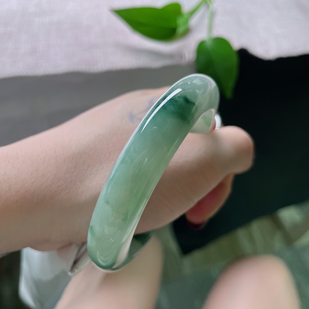 56.1/12.4/9.4飘花正圈，细润，种老，是摇晃的枝桠，是坠落的星星。无裂，ss51025a