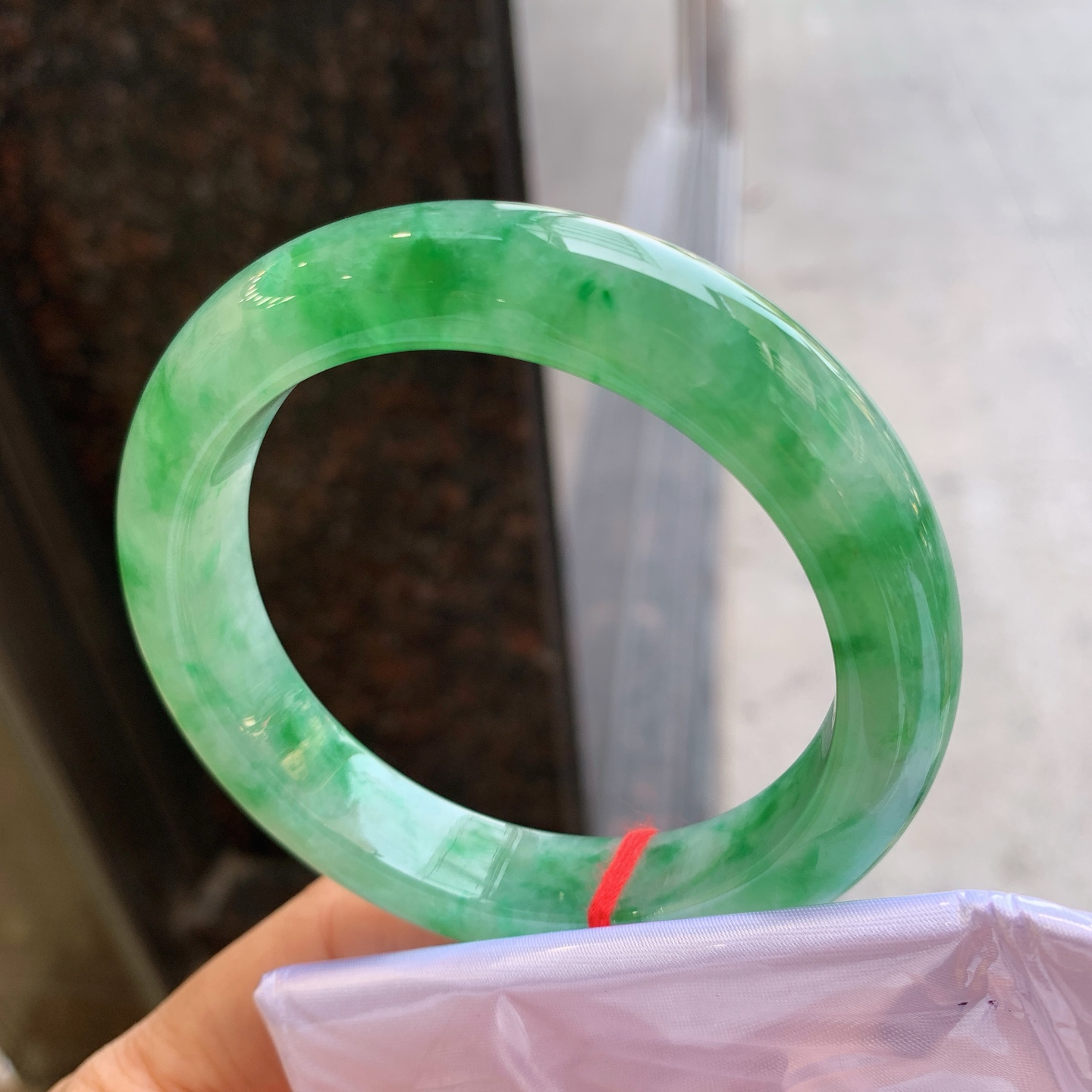 正圈冰种飘花 微晶体结构 尺寸：58.6/12.6/9.6 色好