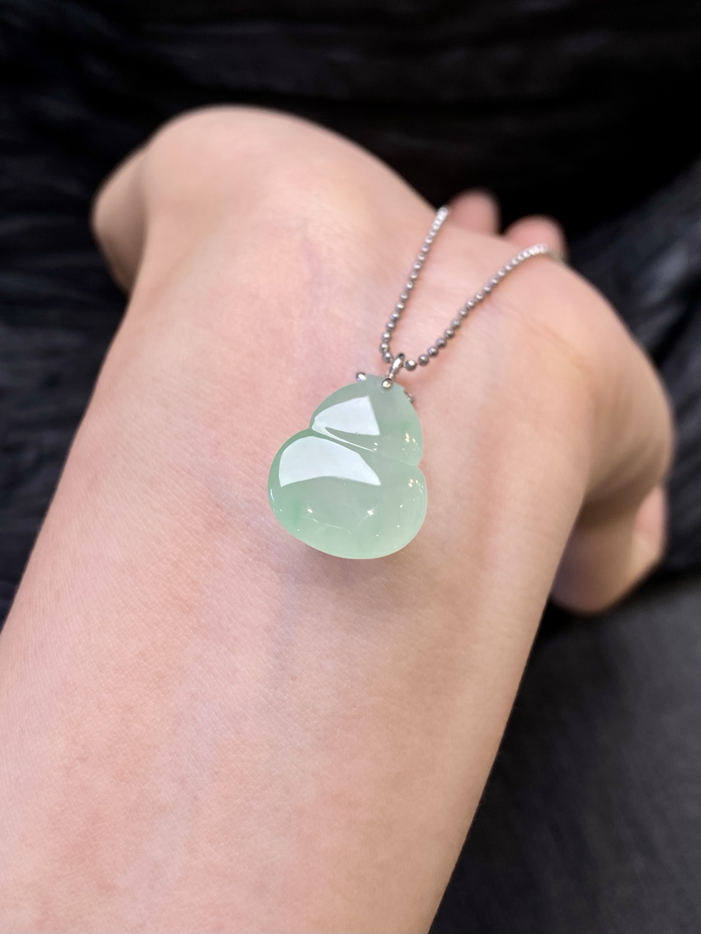 冰果绿葫芦吊坠·金，整·22.5/14.9/7.4mm，裸·18.6/14.9/7.4mm