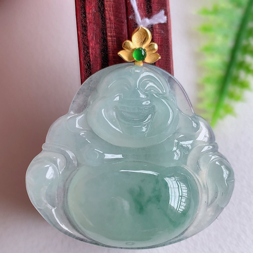 18k金扣冰润飘绿佛公翡翠吊坠，澄净美好的冰润福佛，水足丰盈，灵润、细腻，表情刻画入木三分，盈满欢喜， W1415.22尺寸：31-29.5-6.2mm
