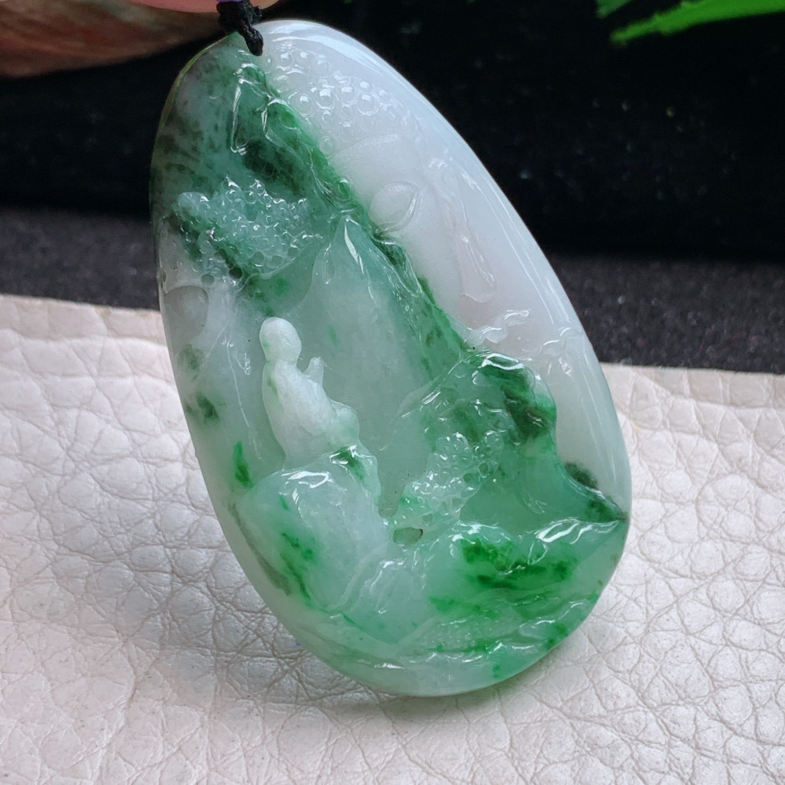 t实拍46.8*28*6.6缅甸翡翠A货精雕飘绿一心向佛 佛祖玉吊坠 玉挂件