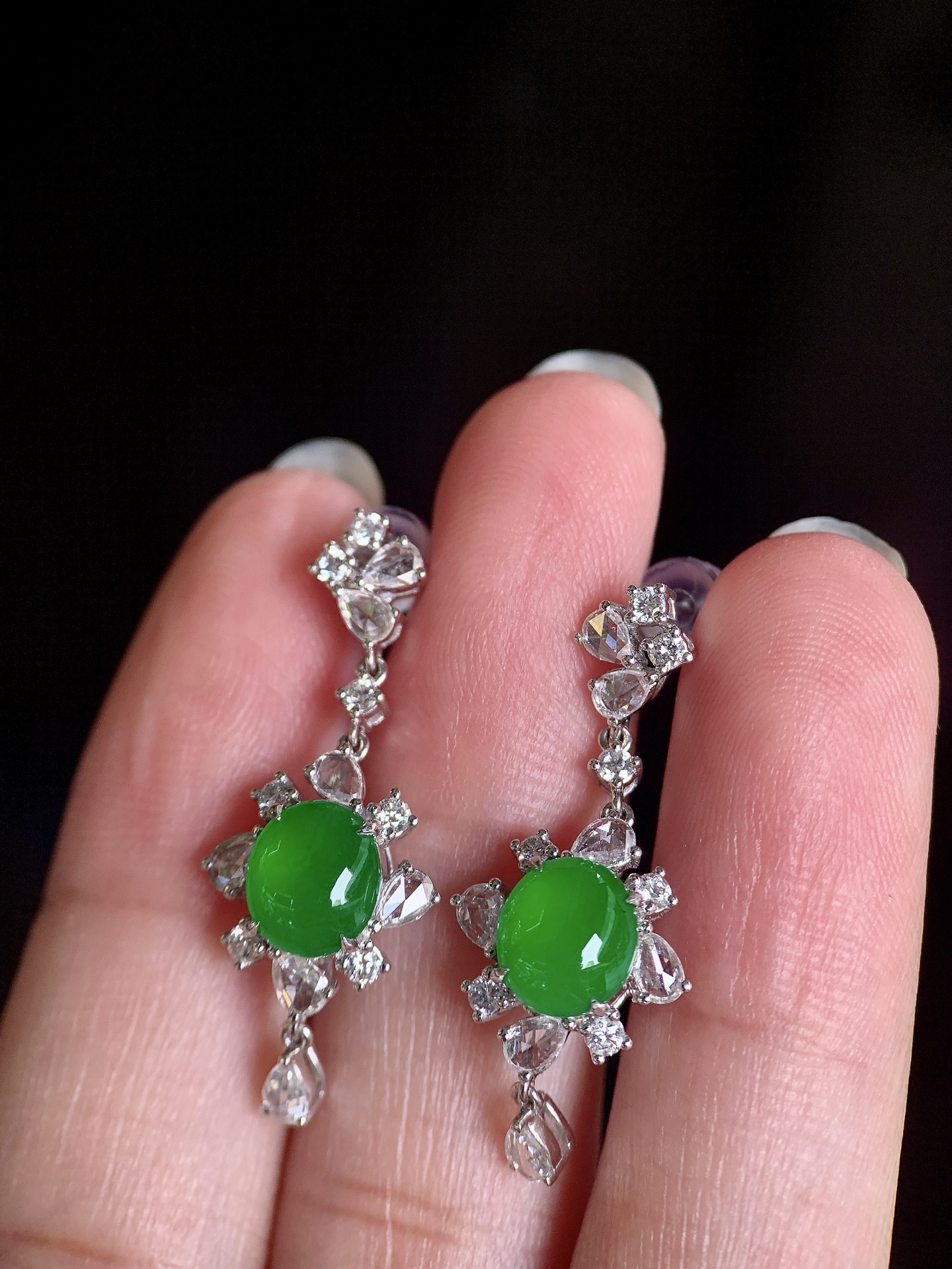 ️ 18k金镶嵌绿蛋面耳坠，灵动摇曳，诠释东方雅致，尺寸30.2×12×6.5，裸石7.3×7×2.4