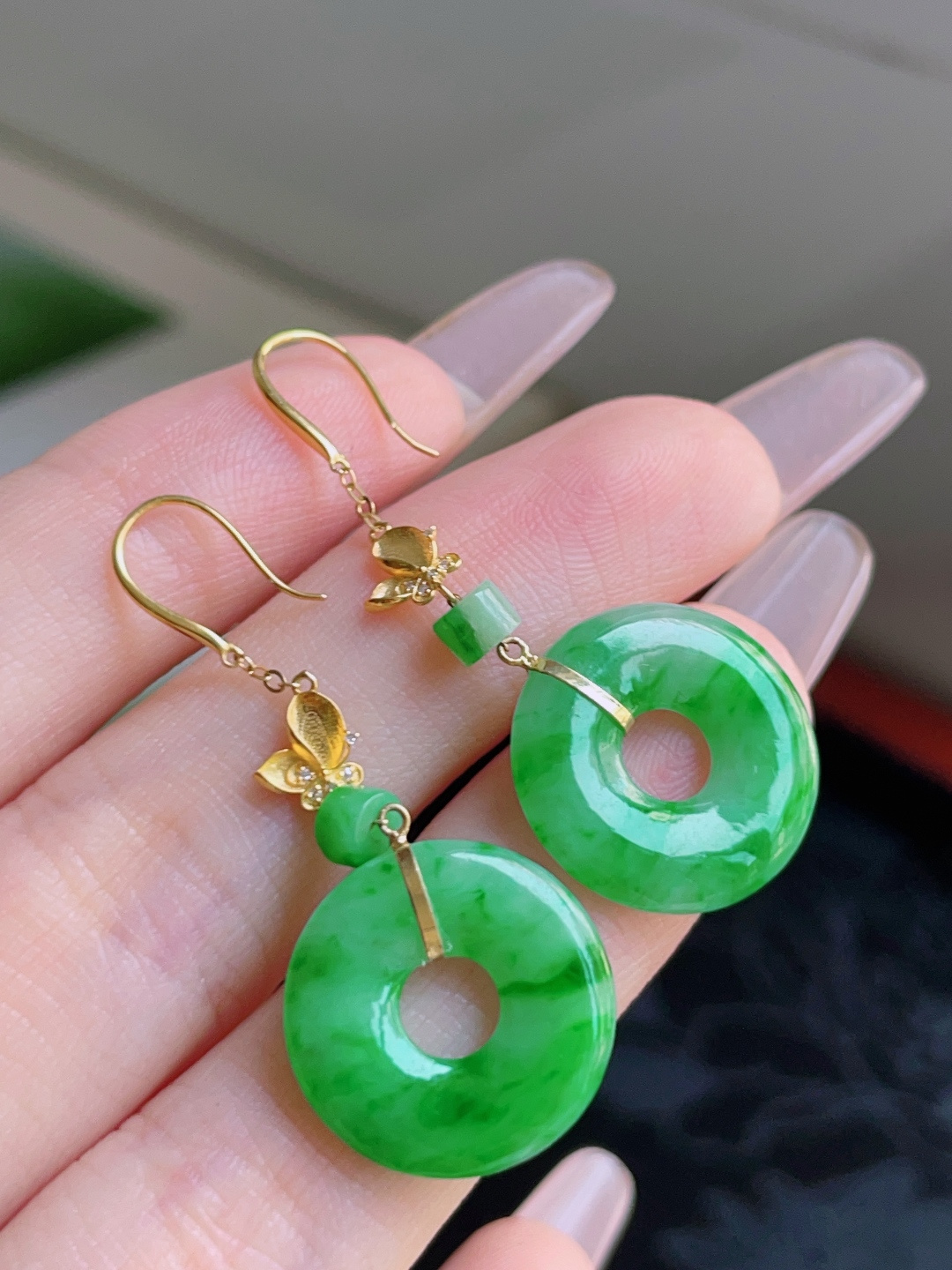 ️ 冰飘绿花甜甜圈耳坠，色泽鲜艳，种老水润，18k金镶嵌 41.1/16.3/2.5