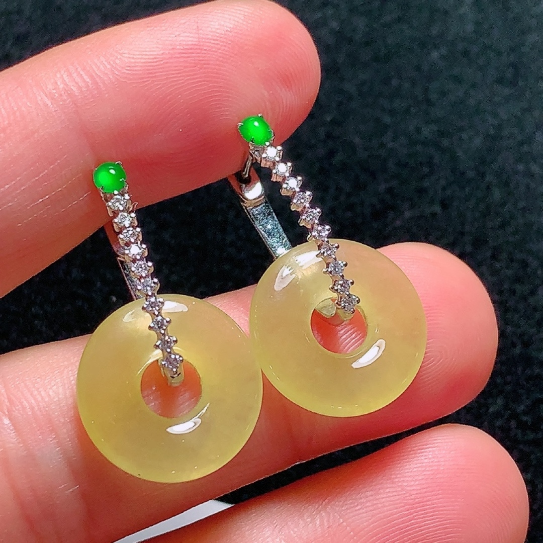 ️18k金镶嵌冰种黄翡幸运圈耳坠，种老水头好，又冰又润，饱满无裂：26.9mm裸石：15.5/3m