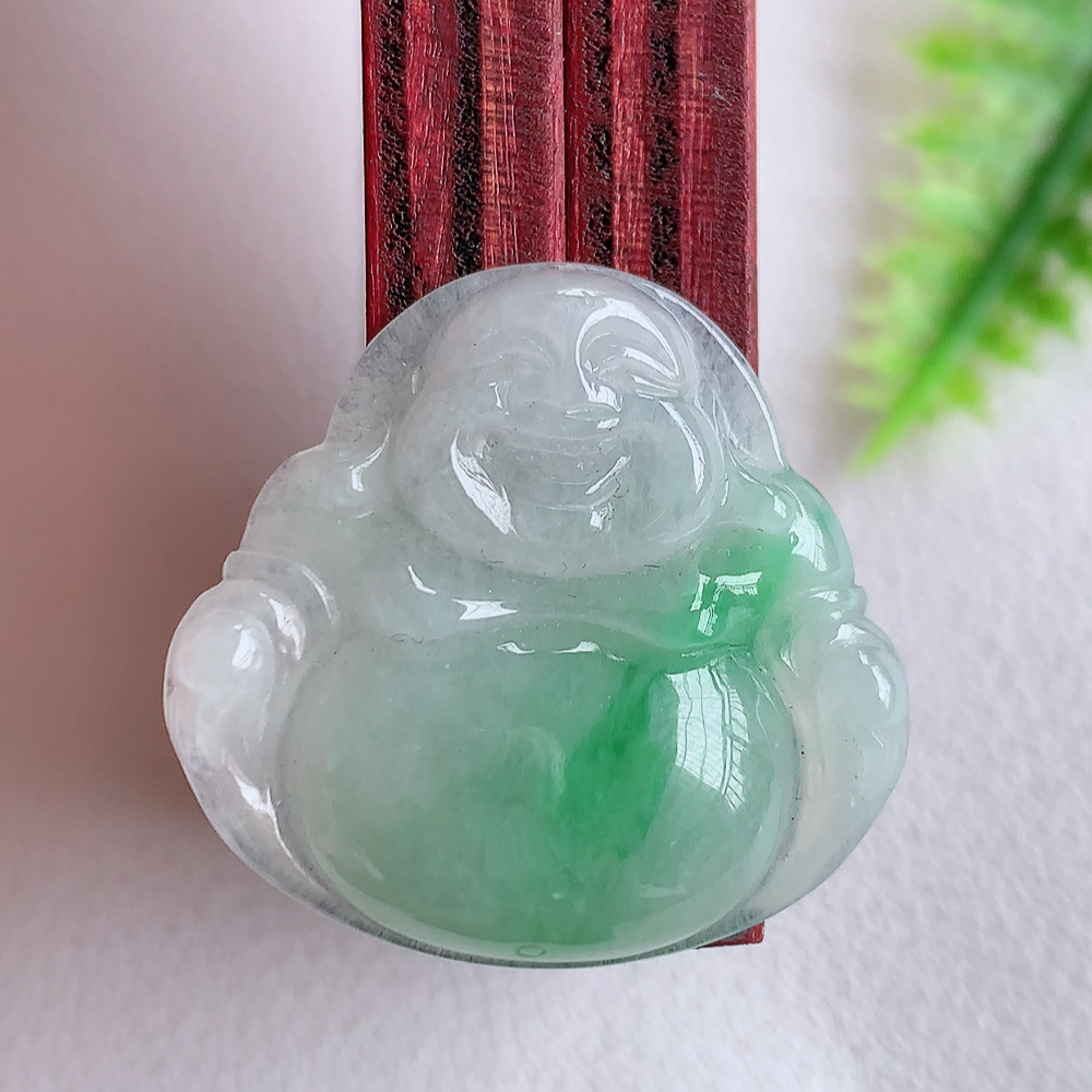 冰润佛公翡翠吊坠，澄净美好的冰润福佛，水足丰盈，灵润、细腻，表情刻画入木三分，盈满欢喜， W357.22尺寸：24.2-25.5-4.8mm