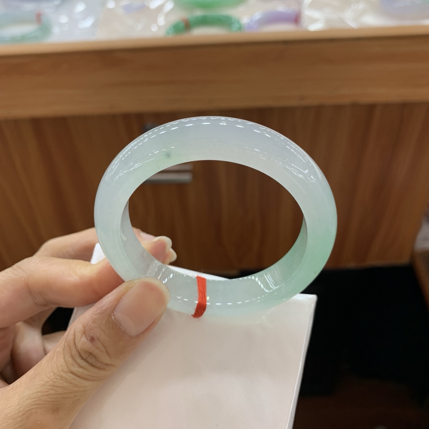 042333JM，冰绿正圈翡翠手镯，50.2/12.1/8.3